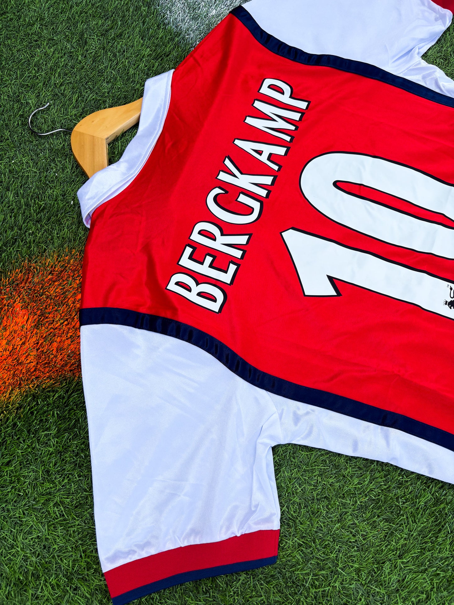 Arsenal 1998–1999 Home Jersey – Dennis Bergkamp #10 – JVC Highbury Classic