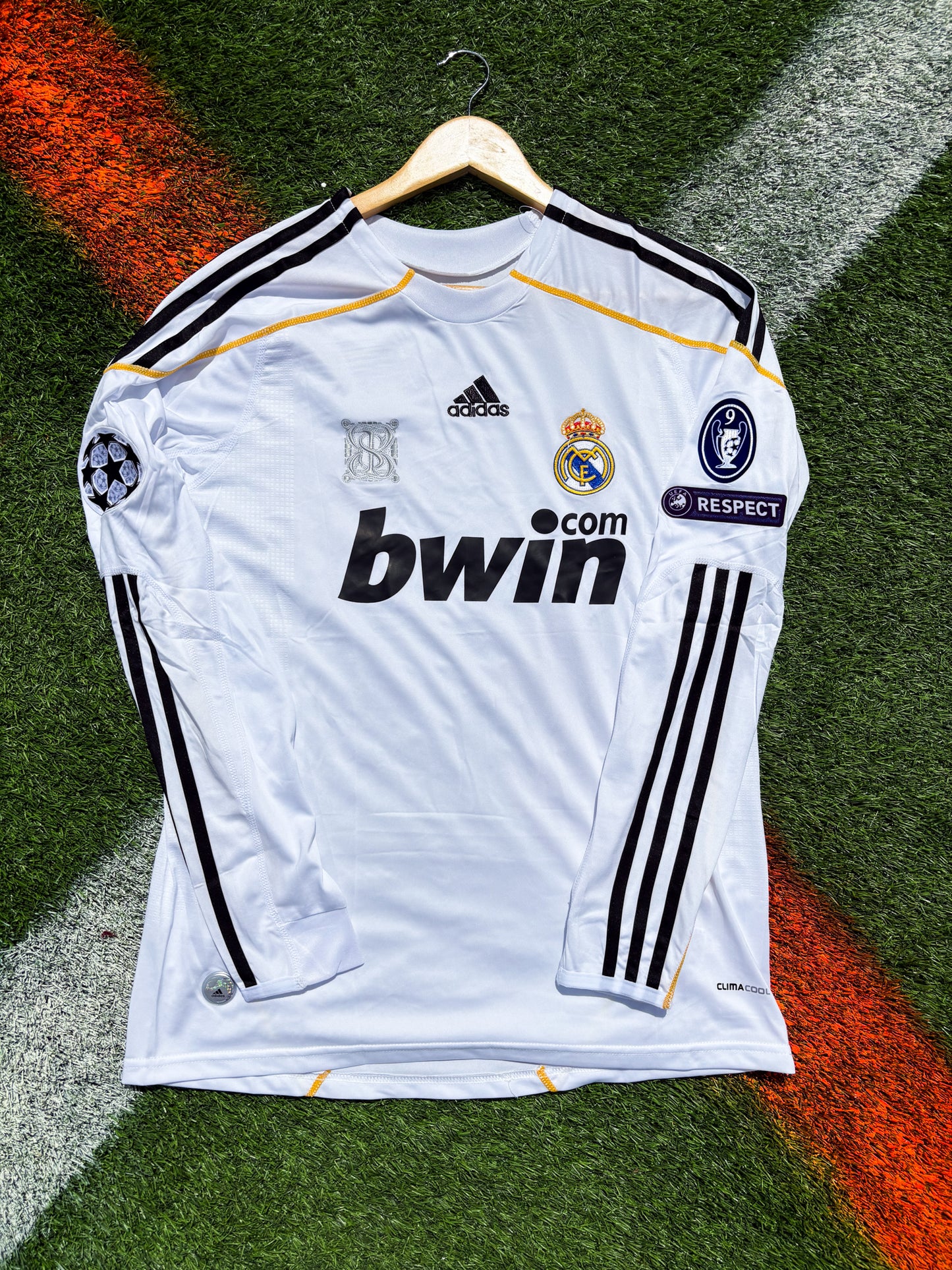 Real Madrid 2009–2010 Home Jersey – Cristiano Ronaldo #9 – Debut Season Edition