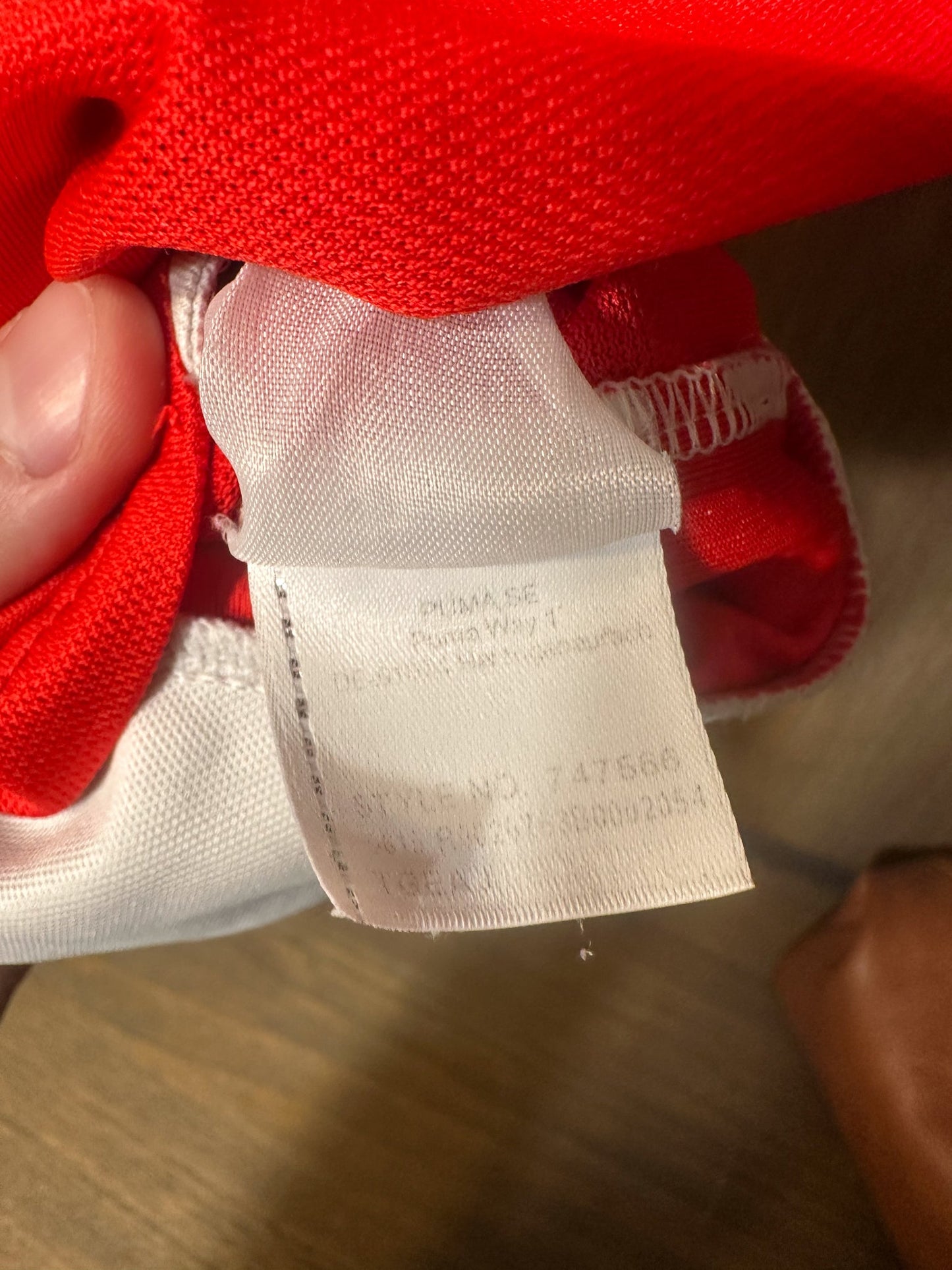 Arsenal 2015/16 Home Jersey – Mesut Özil #11 – Size XL – Red & White Puma Shirt (MPN: 747566)