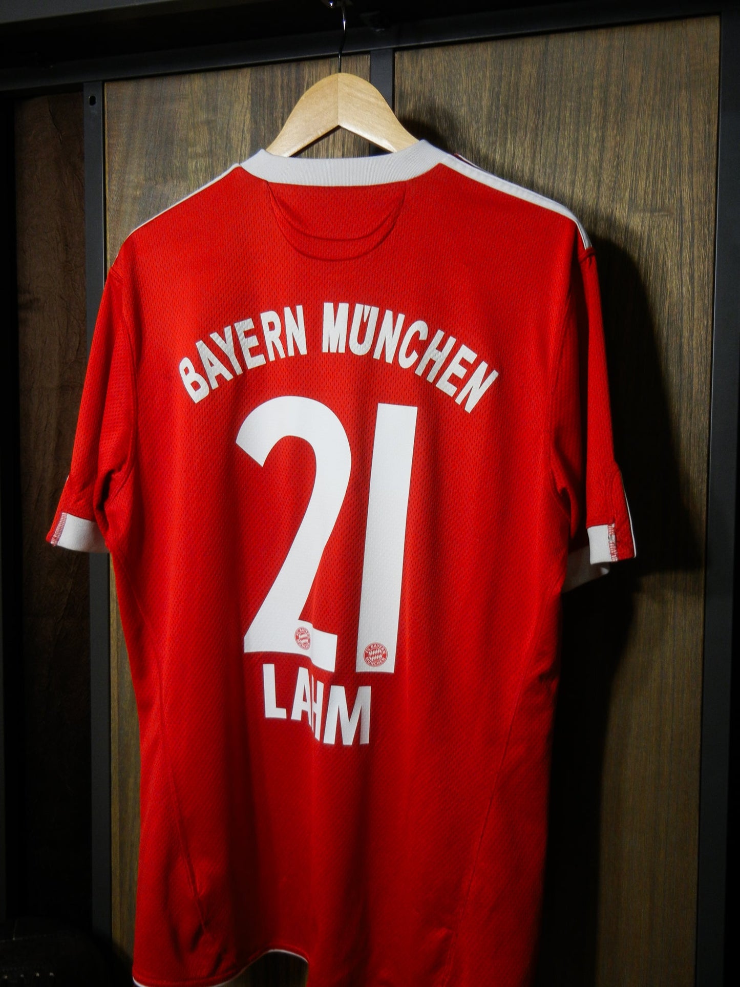 Bayern Munich 2009/10 Home Jersey – Philipp Lahm #21 – Size L – Red Adidas Shirt (MPN: E84214)