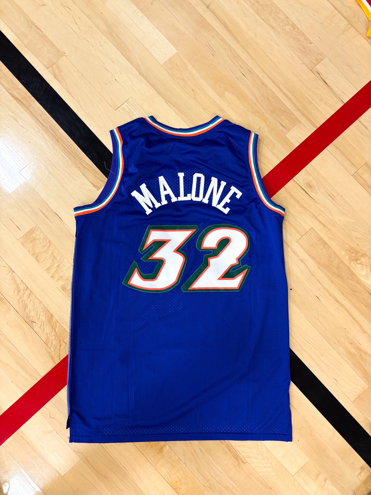 Utah Jazz 1996–1997 John Stockton #12 Vintage NBA Jersey – Mountain Skyline Classic