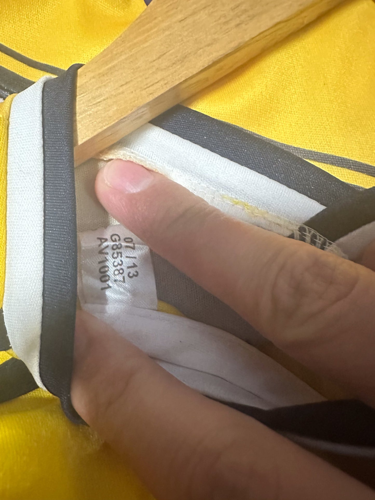 Colombia 2014/15 Home Jersey – James Rodríguez #10 – Size L – Yellow Adidas Shirt (MPN: G85387)