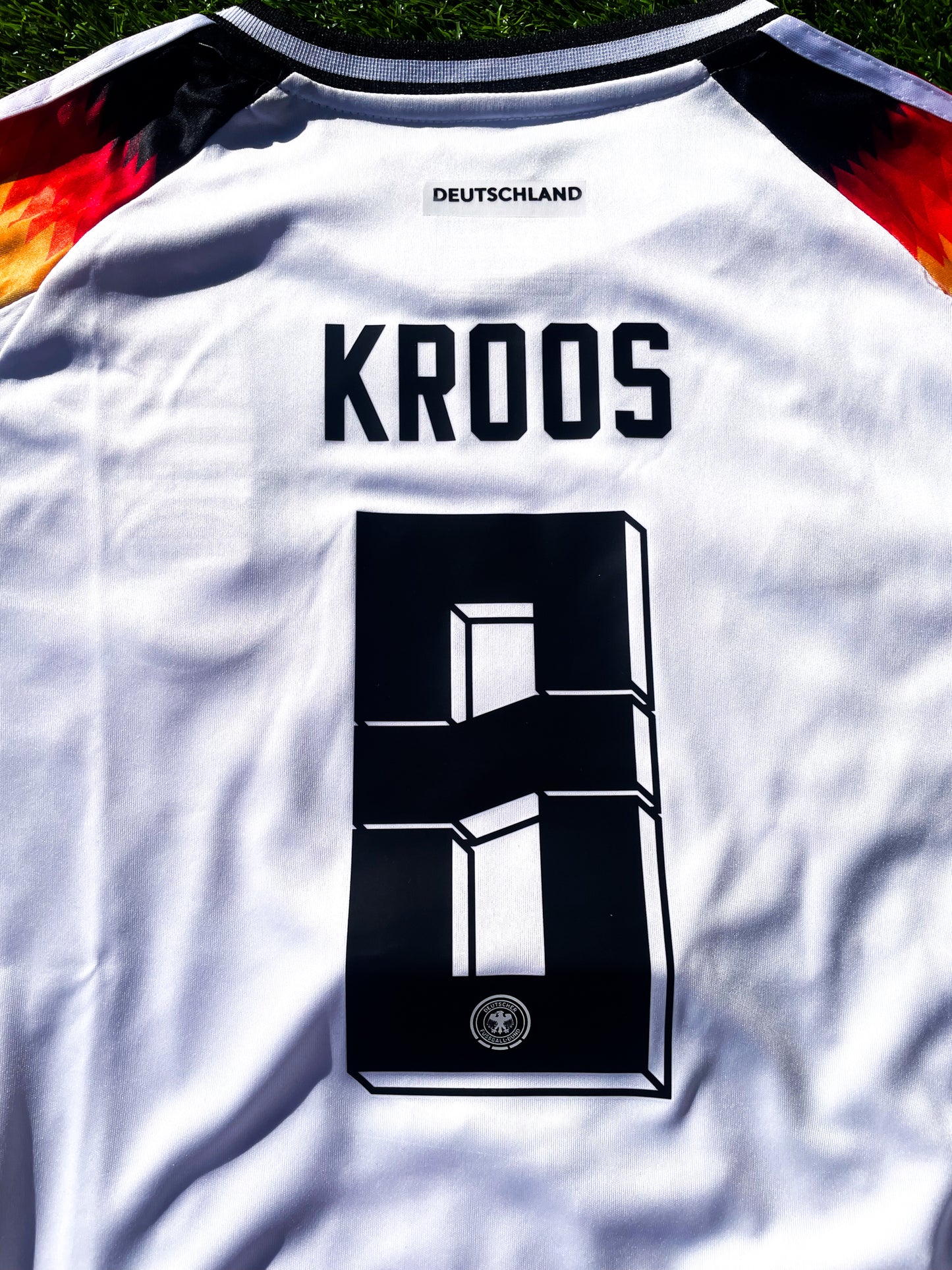Back of jersey featuring Kroos #8 in youth sizing