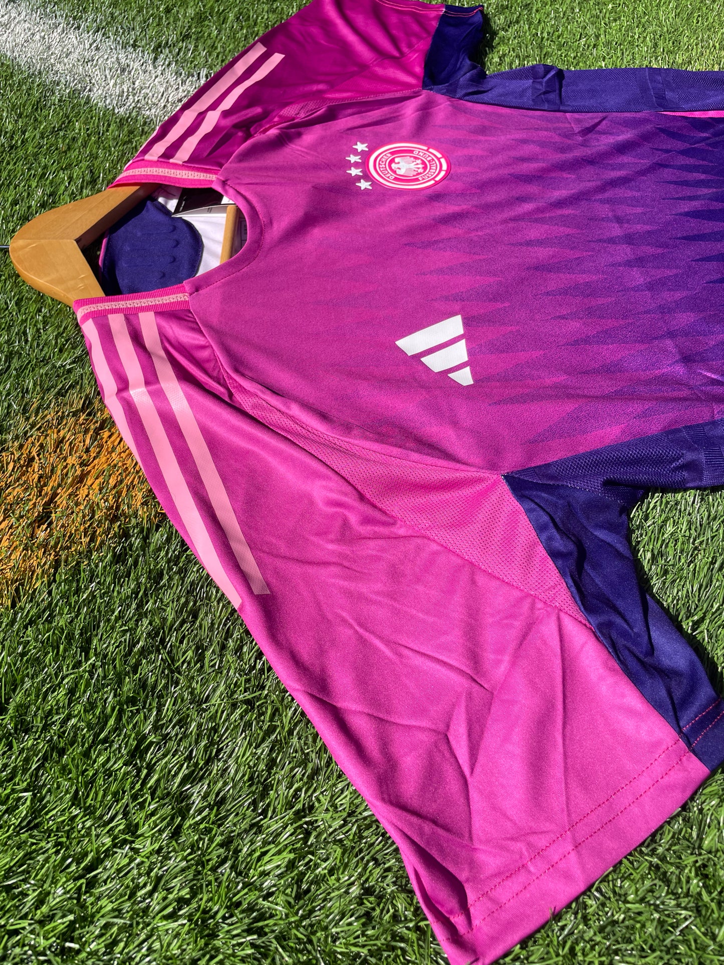 Detail of color fade and sleeve trim