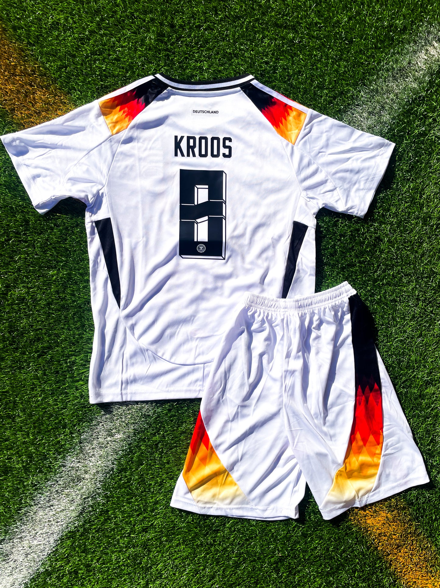 Back of jersey featuring Kroos #8 in youth sizing