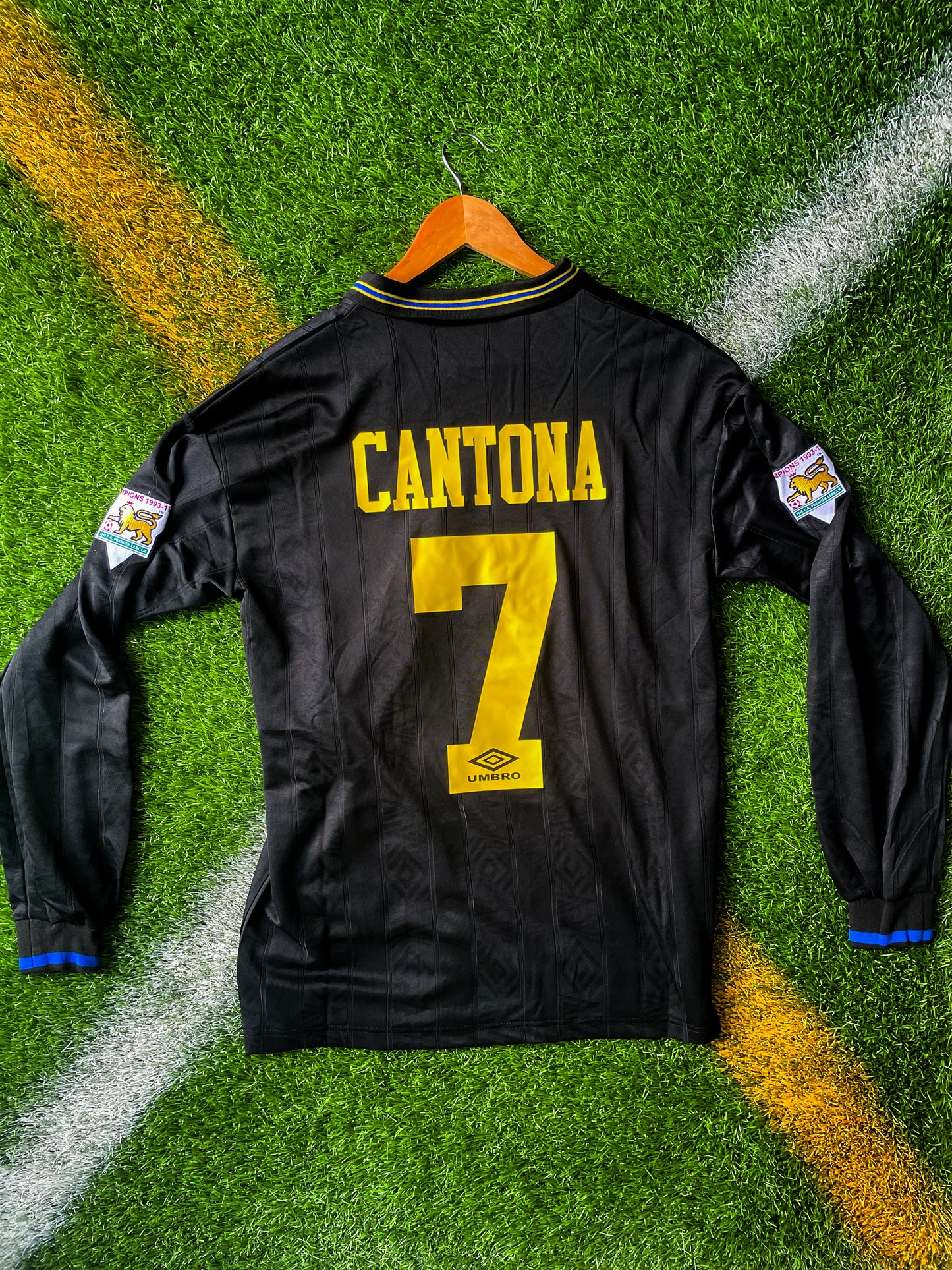 Back view with Cantona #7