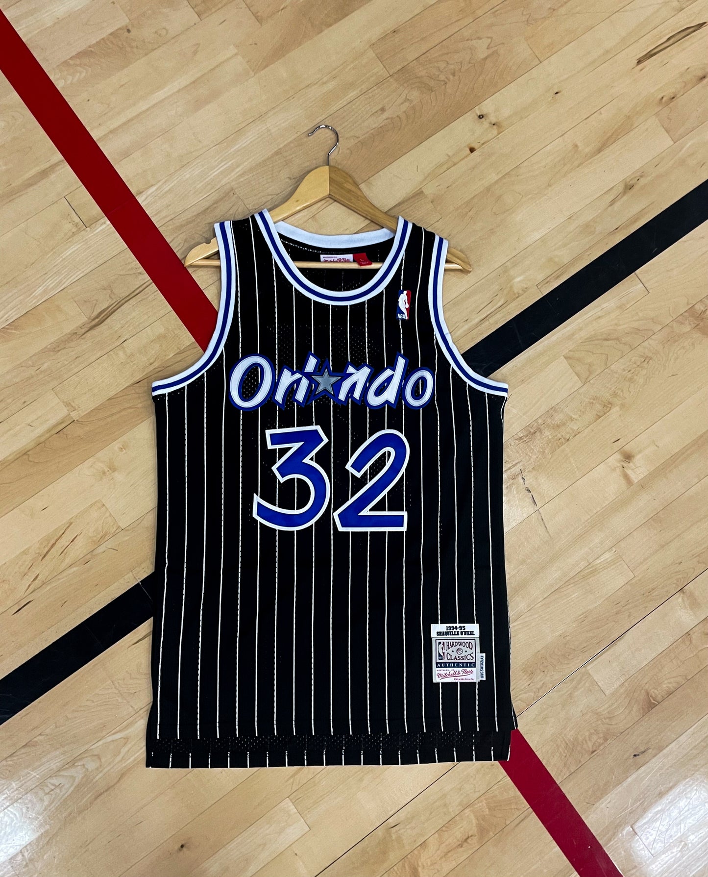 Front view of the 1994/1995 Orlando Magic black jersey with Shaquille O’Neal detailing