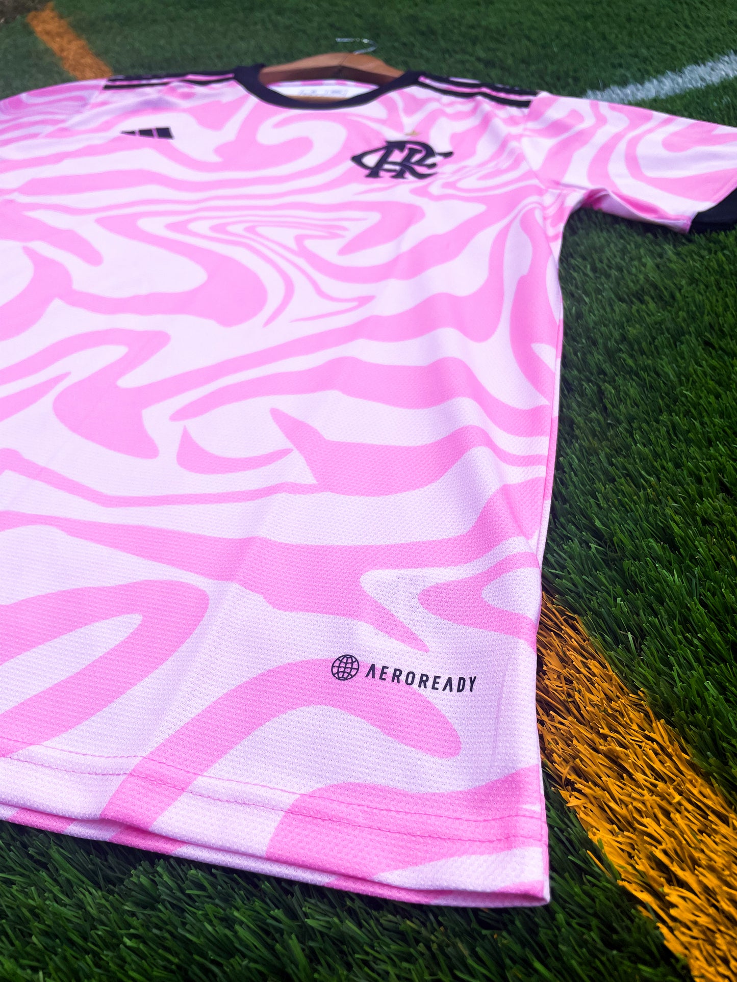 Close-up of Flamengo crest and tonal detailing