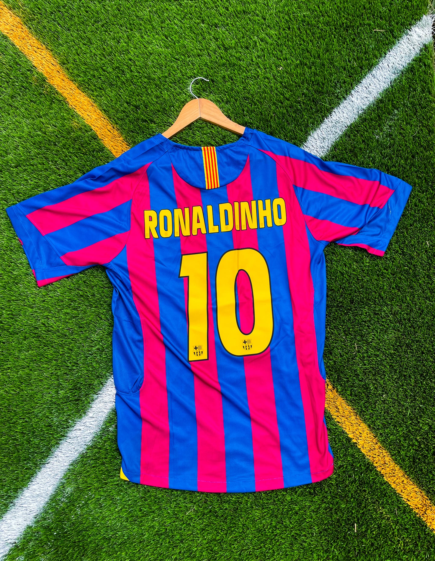 Barcelona 2005–06 Home Jersey Ronaldinho #10 – Vintage Nike Champions League Winning Football Shirt - Five Of Cups Official
