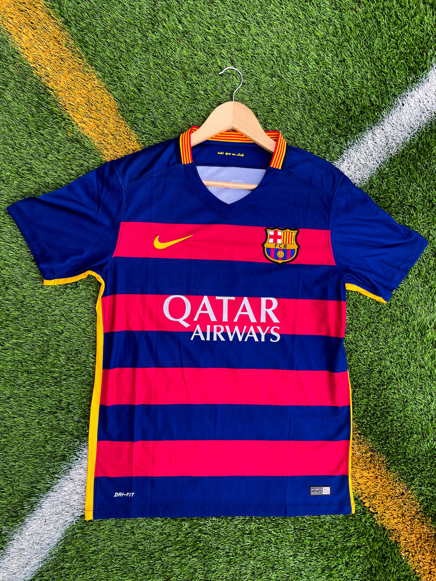 Front view of Barcelona 2015–16 home Nike jersey