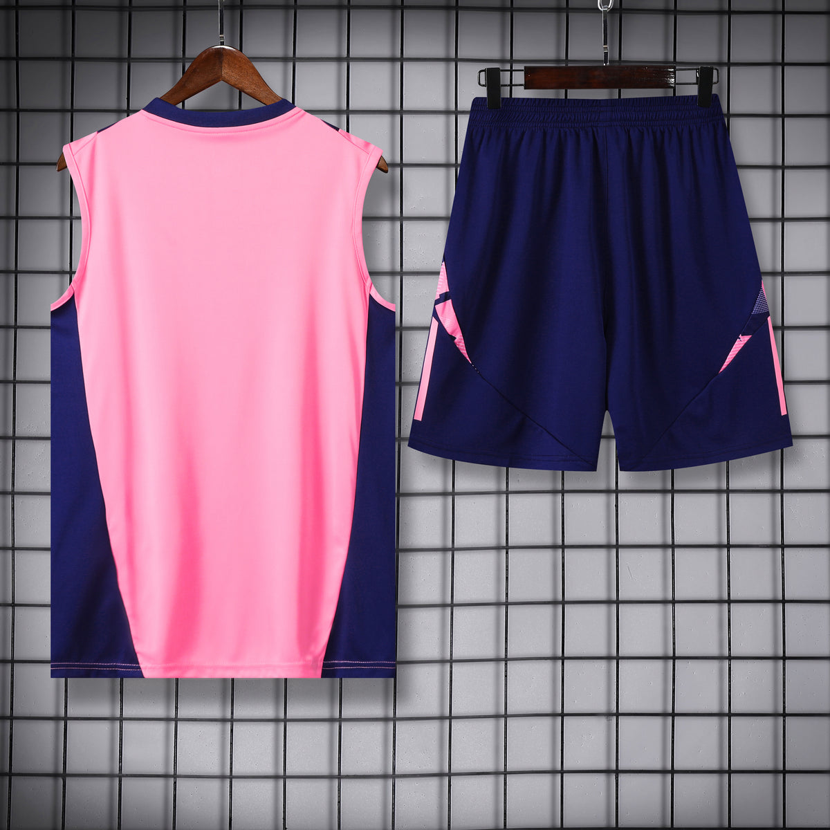 Manchester United Training Vest Set – Pink Pulse Edition