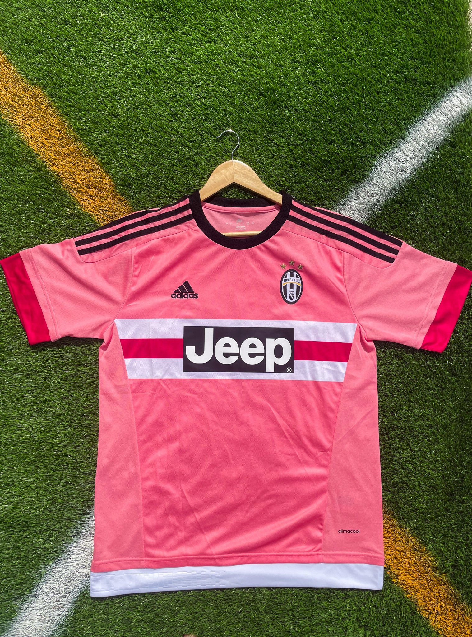 Front view of Juventus 2015-16 pink away jersey with Jeep sponsor

