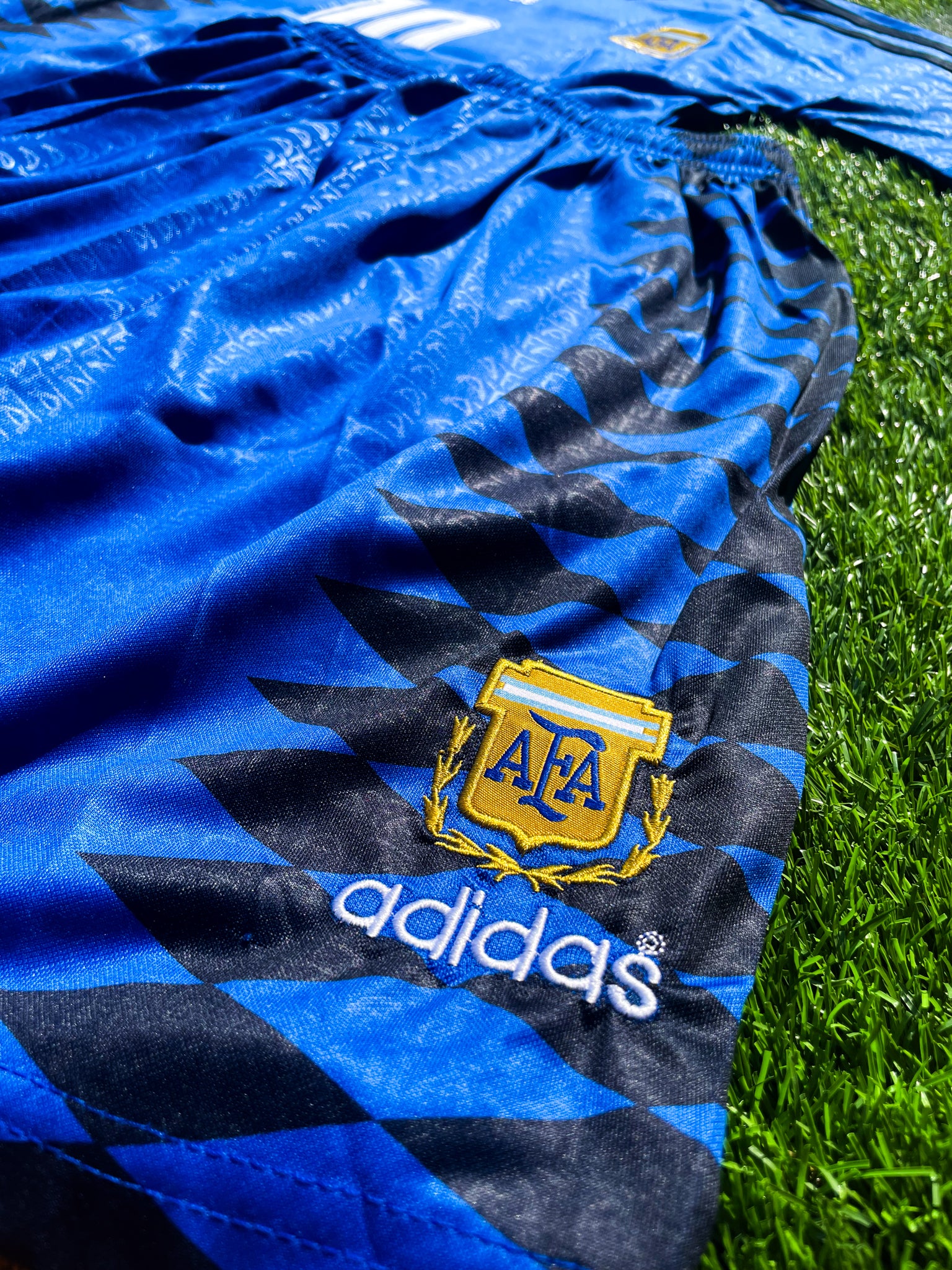 Detail shot of fabric pattern and stitching on the Argentina 1994 youth kit.