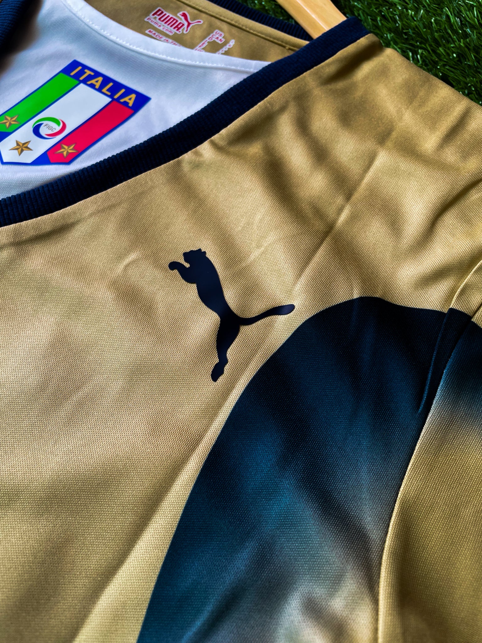 Close-up of shoulder details and retro padded design

