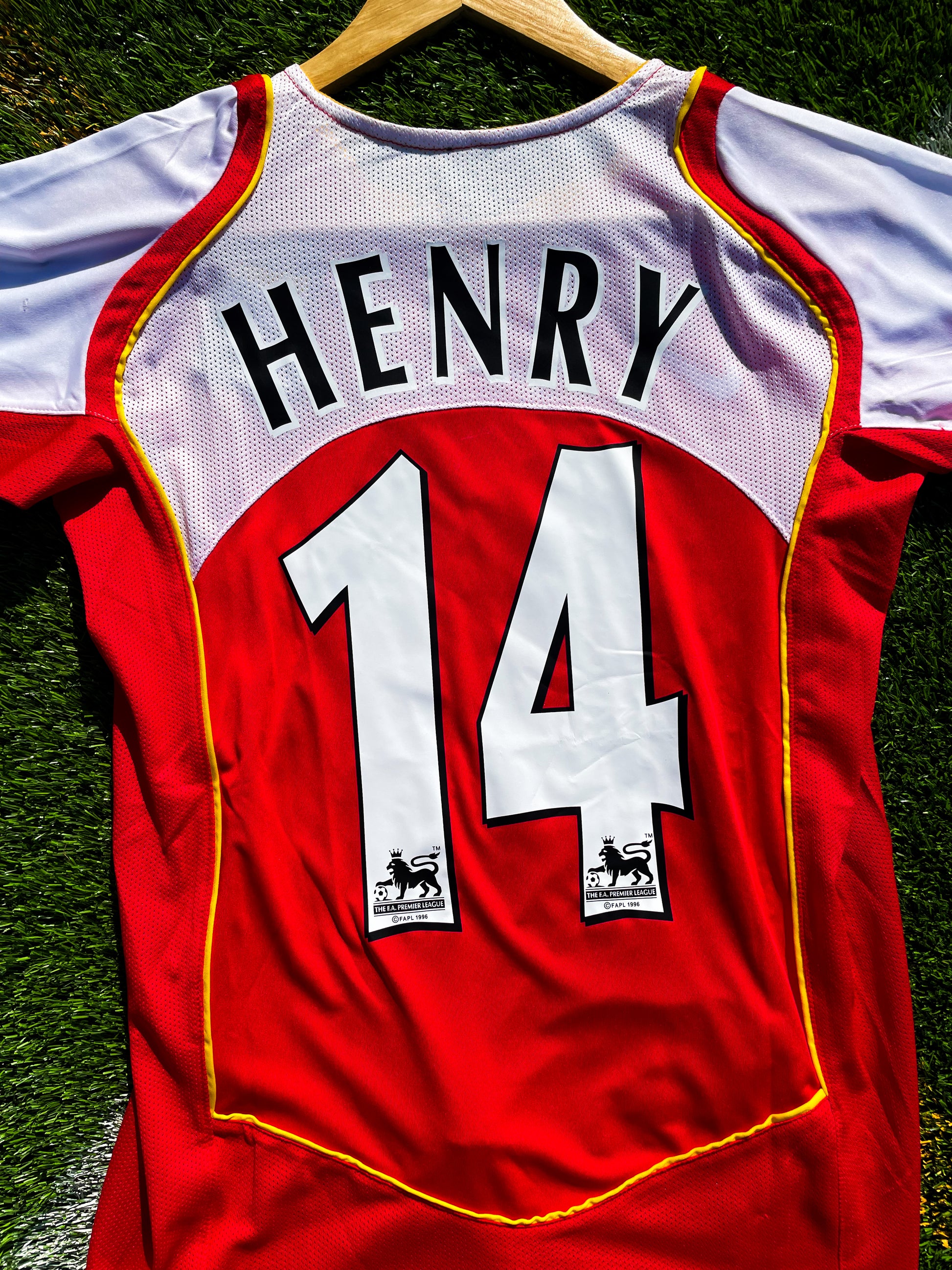 Arsenal 2004/2005 Home Henry 14 - Iconic Retro Soccer Jersey - Five Of Cups Official