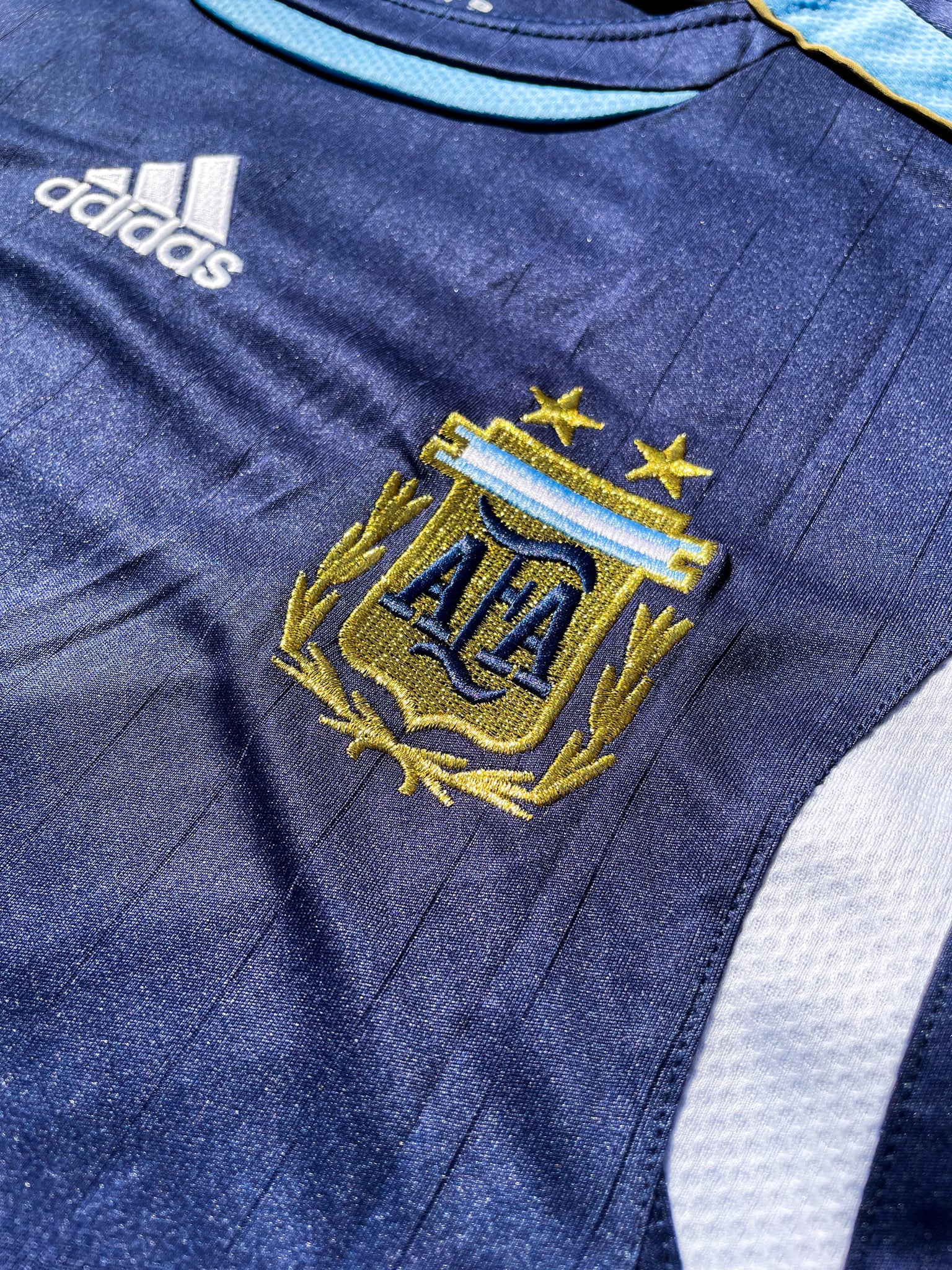 Close-up of embroidered AFA crest and adidas logo on the Argentina 2006 Away Jersey.