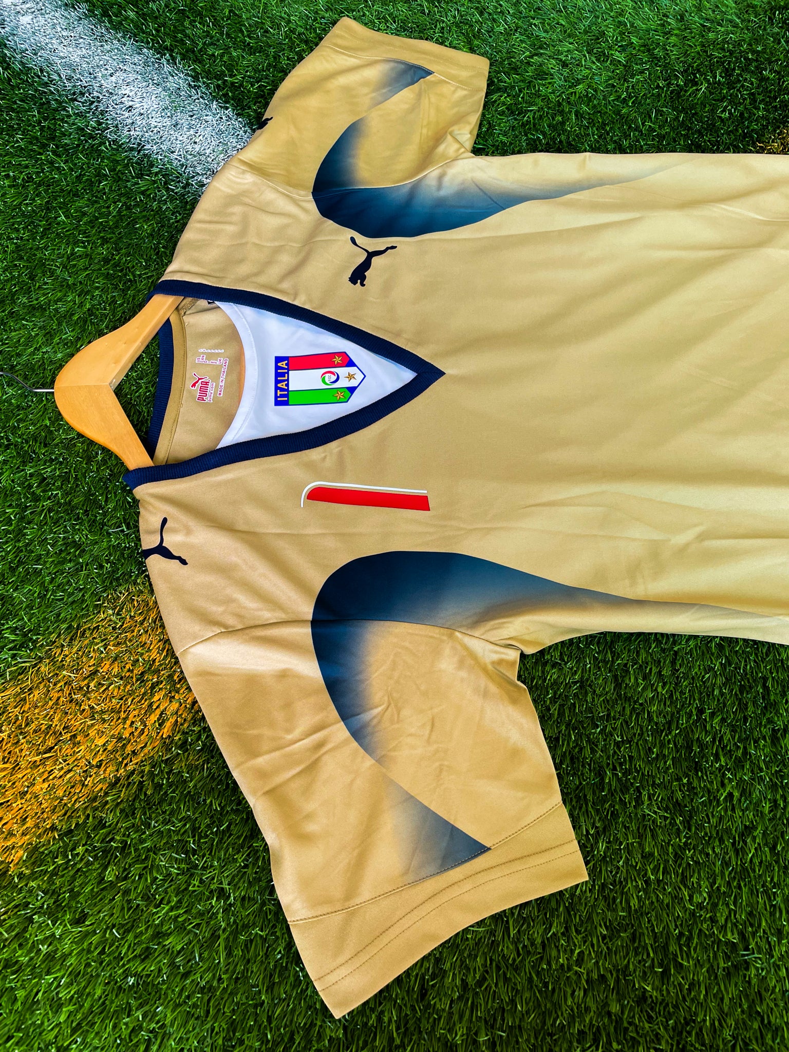 Close-up of shoulder details and retro padded design

