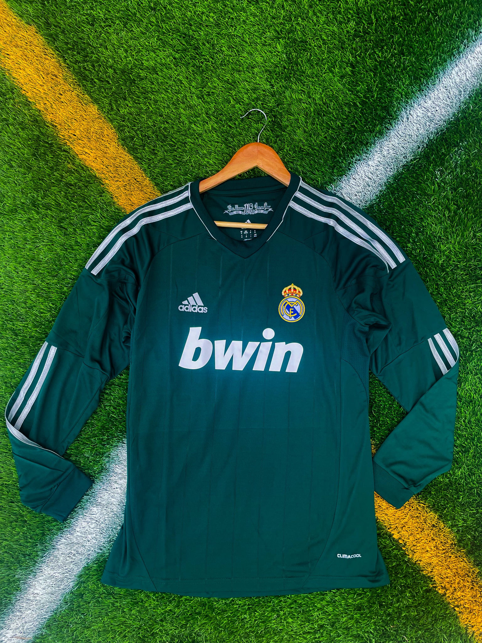 Front view of Real Madrid 2012–13 green third long sleeve Adidas jersey with Ronaldo #7

