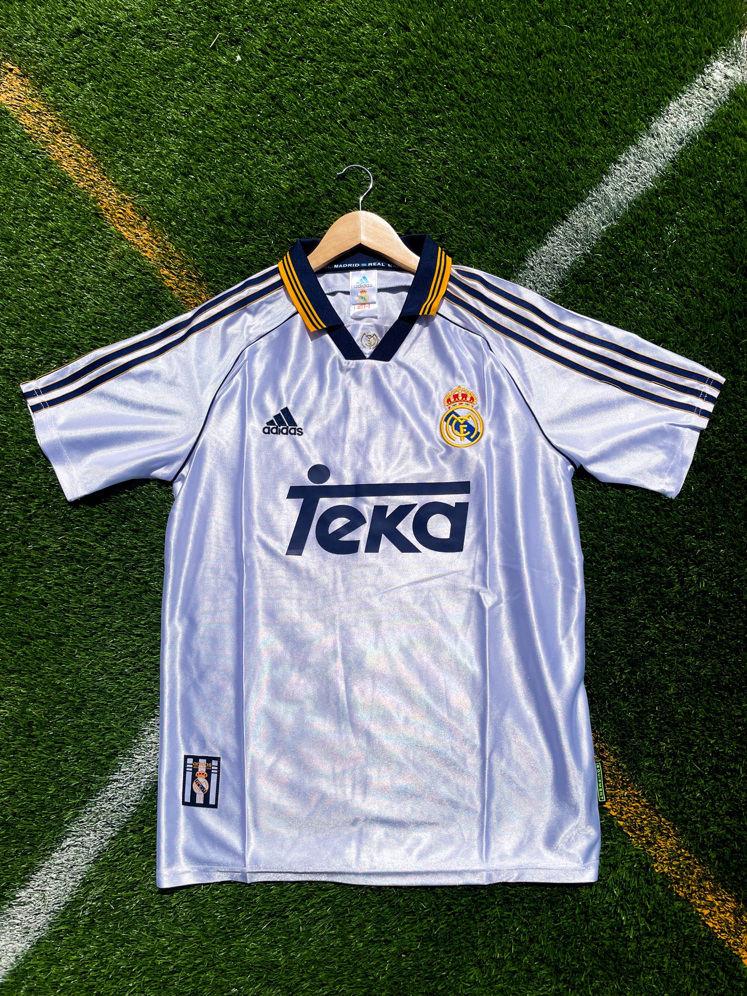 Front view of Real Madrid 1998–2000 Home jersey with Teka sponsor

