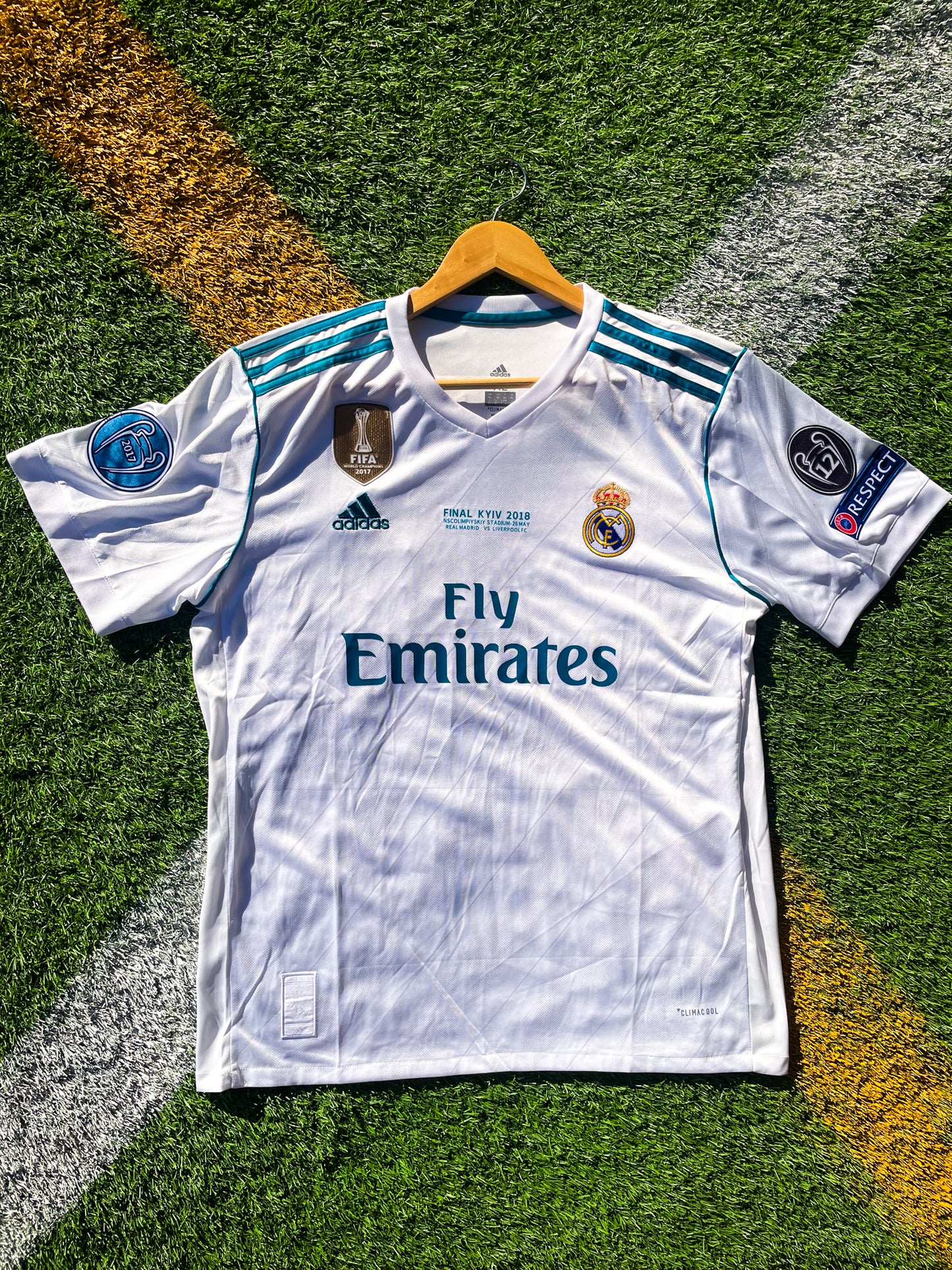 Front view of Real Madrid 2017/2018 Home jersey with Ronaldo #7

