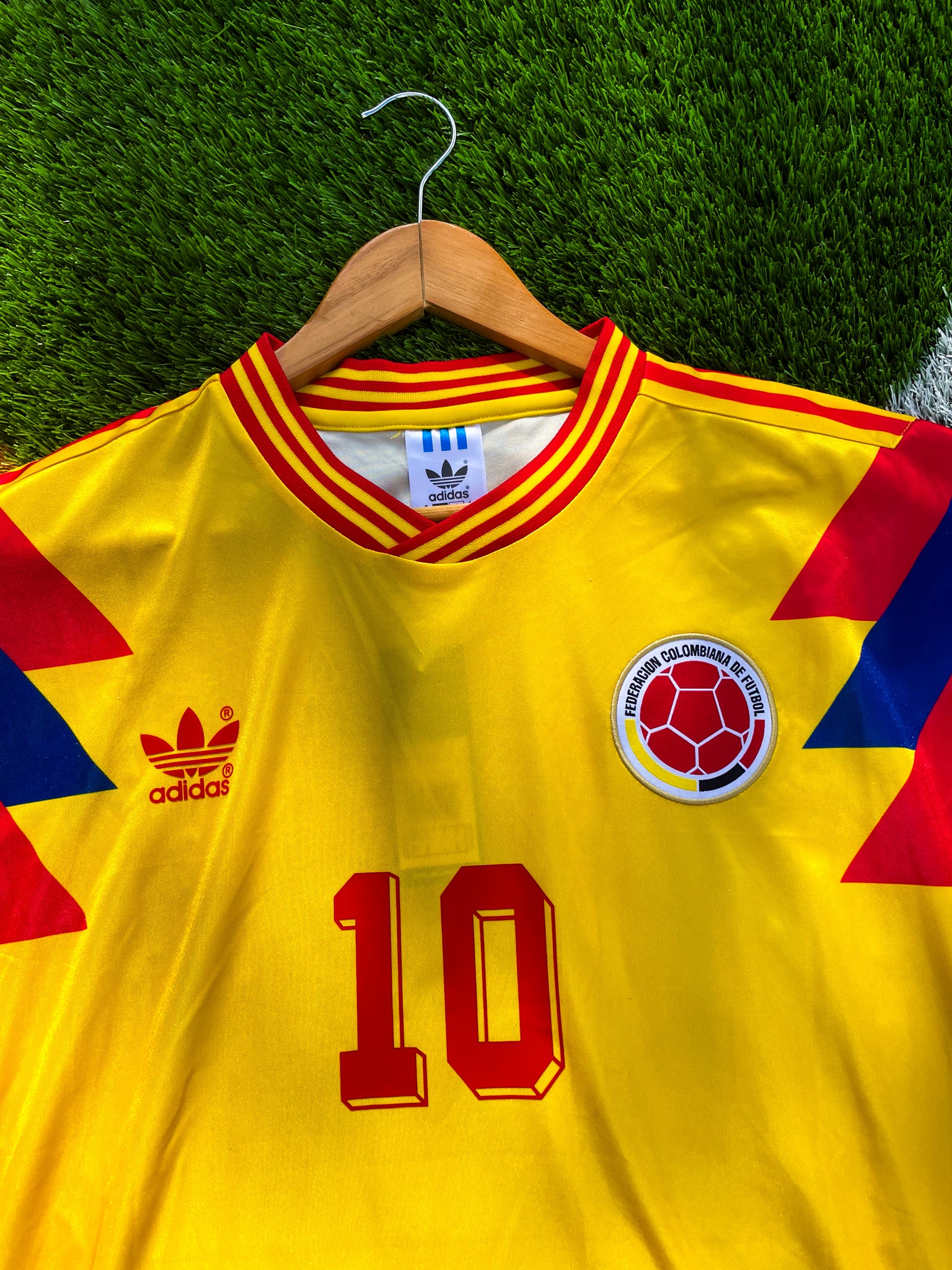Retro fabric texture and crest detail of the Colombia 1990 home shirt