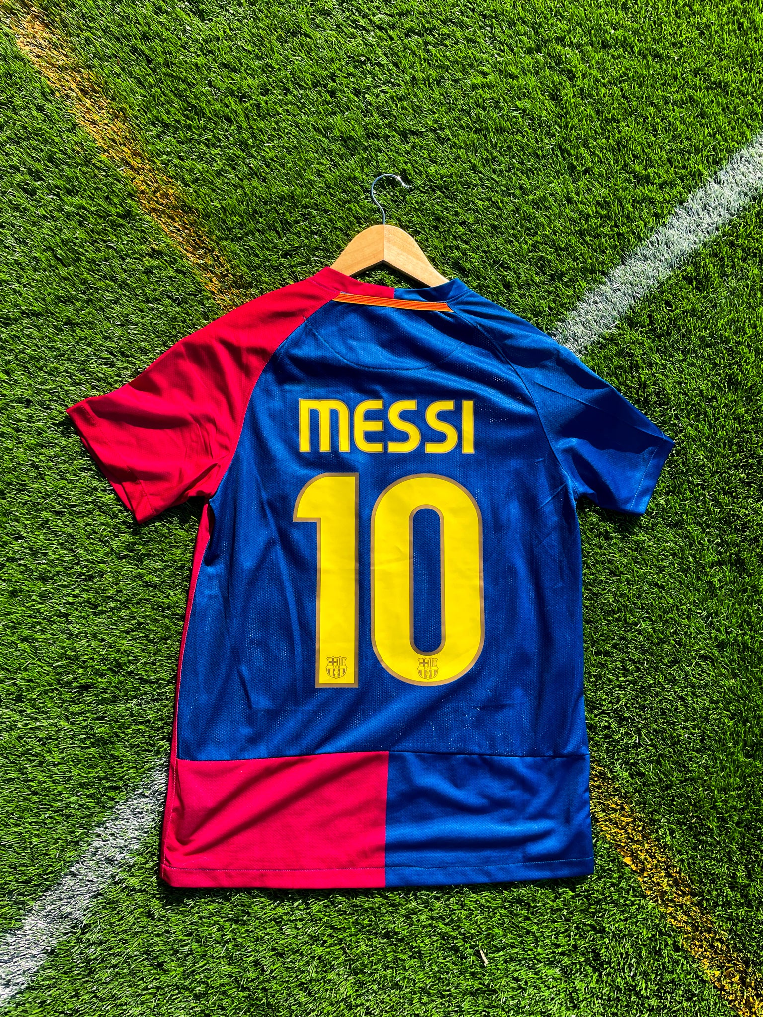 Back of jersey with Messi #10 and yellow font

