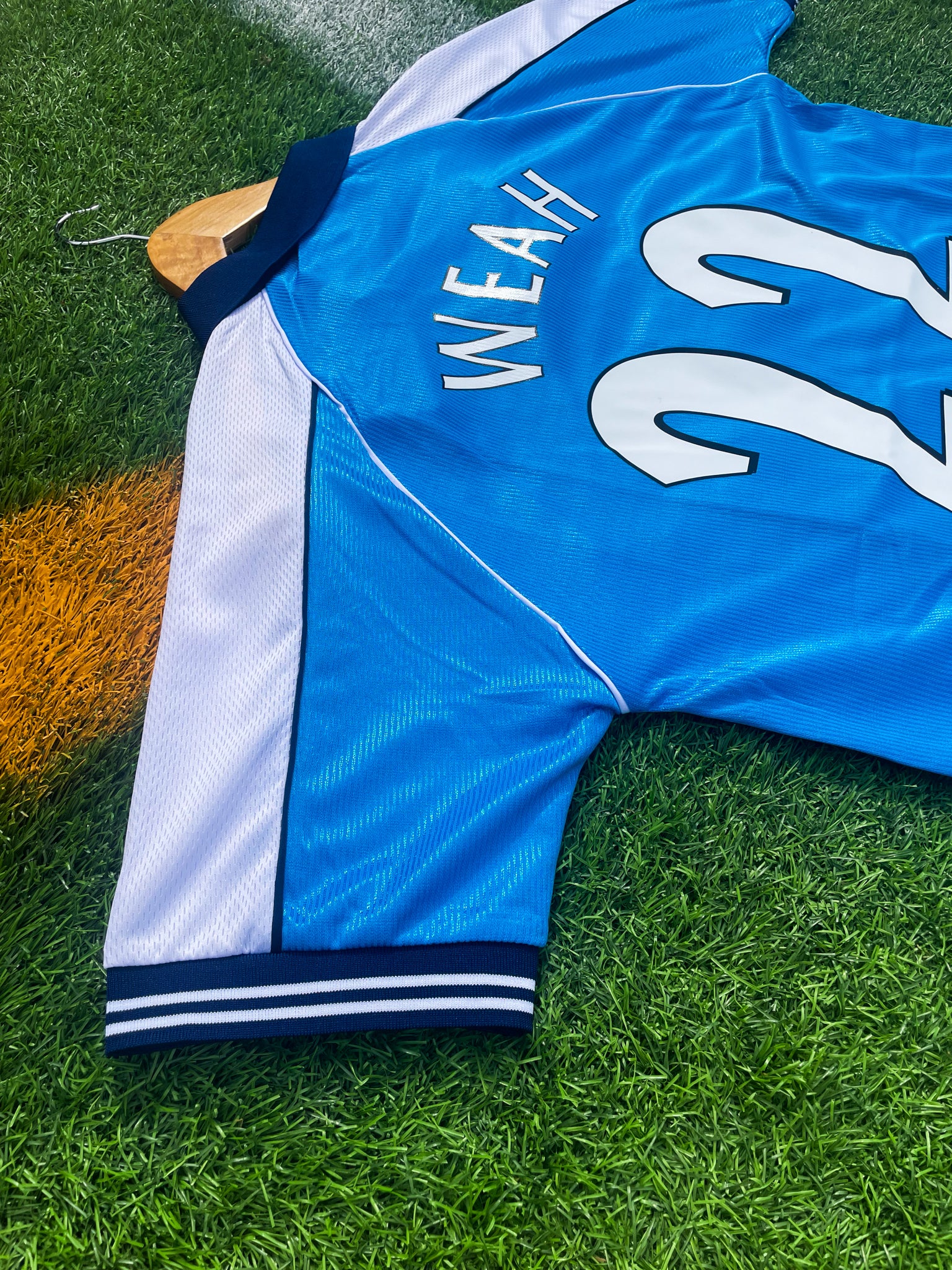 Back view showing Weah #22 on the retro football shirt

