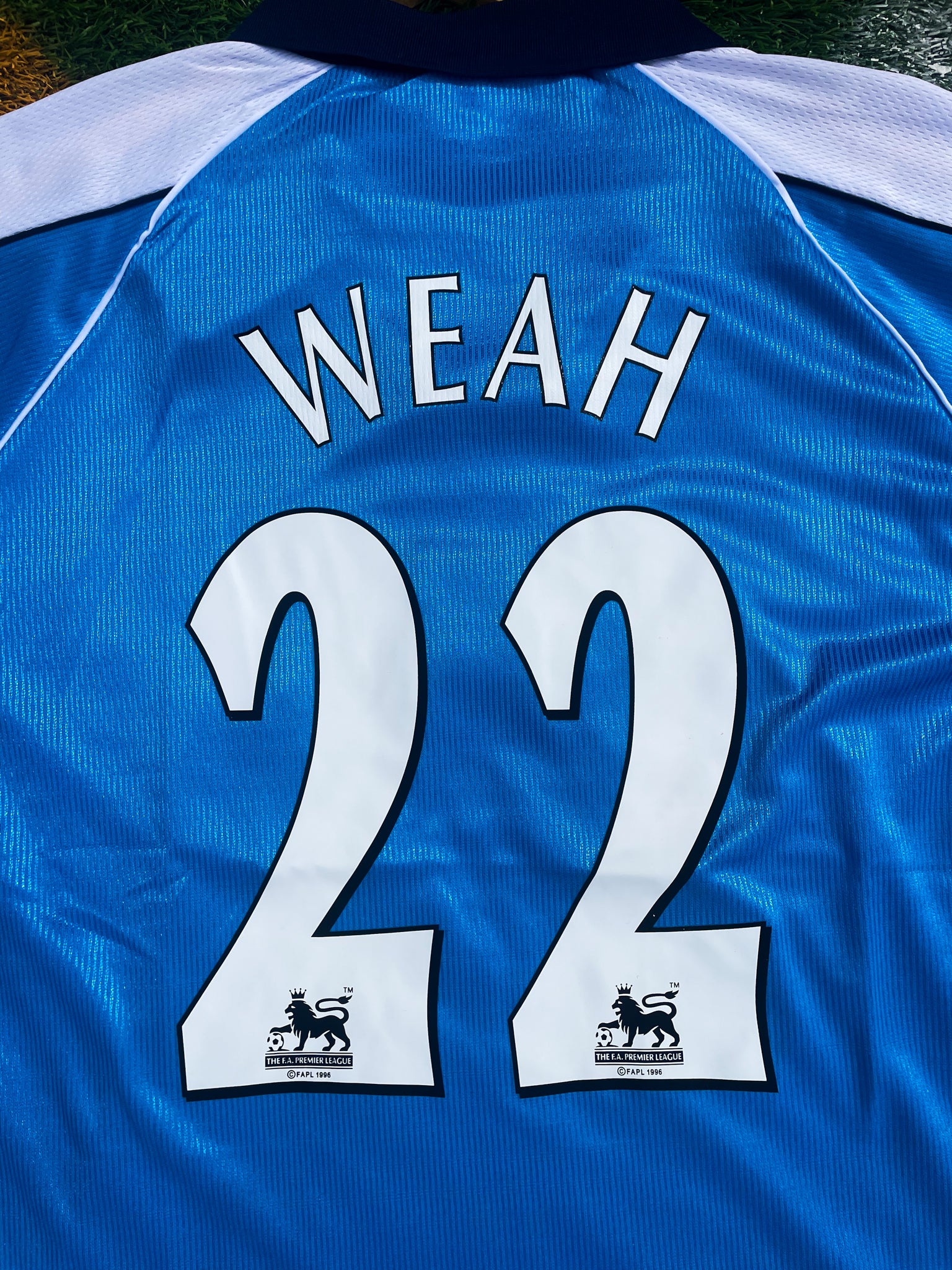 Back view showing Weah #22 on the retro football shirt

