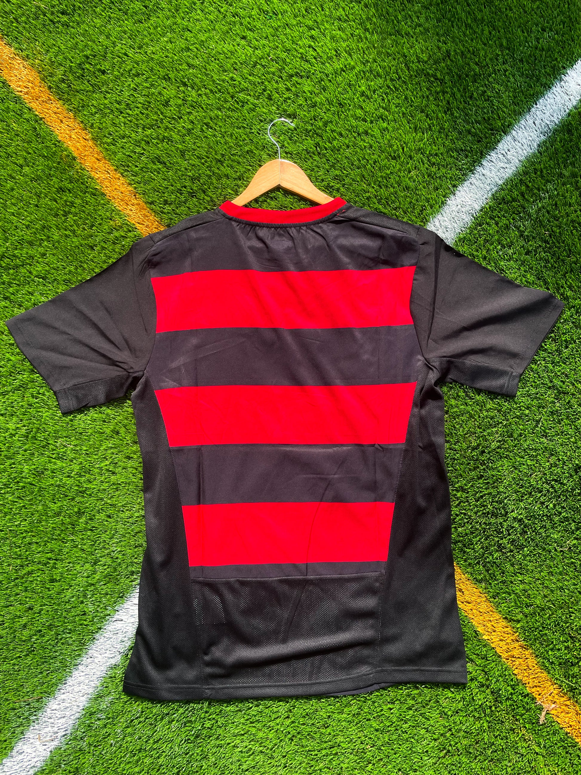 Back view of the retro Flamengo jersey with black shoulder panel

