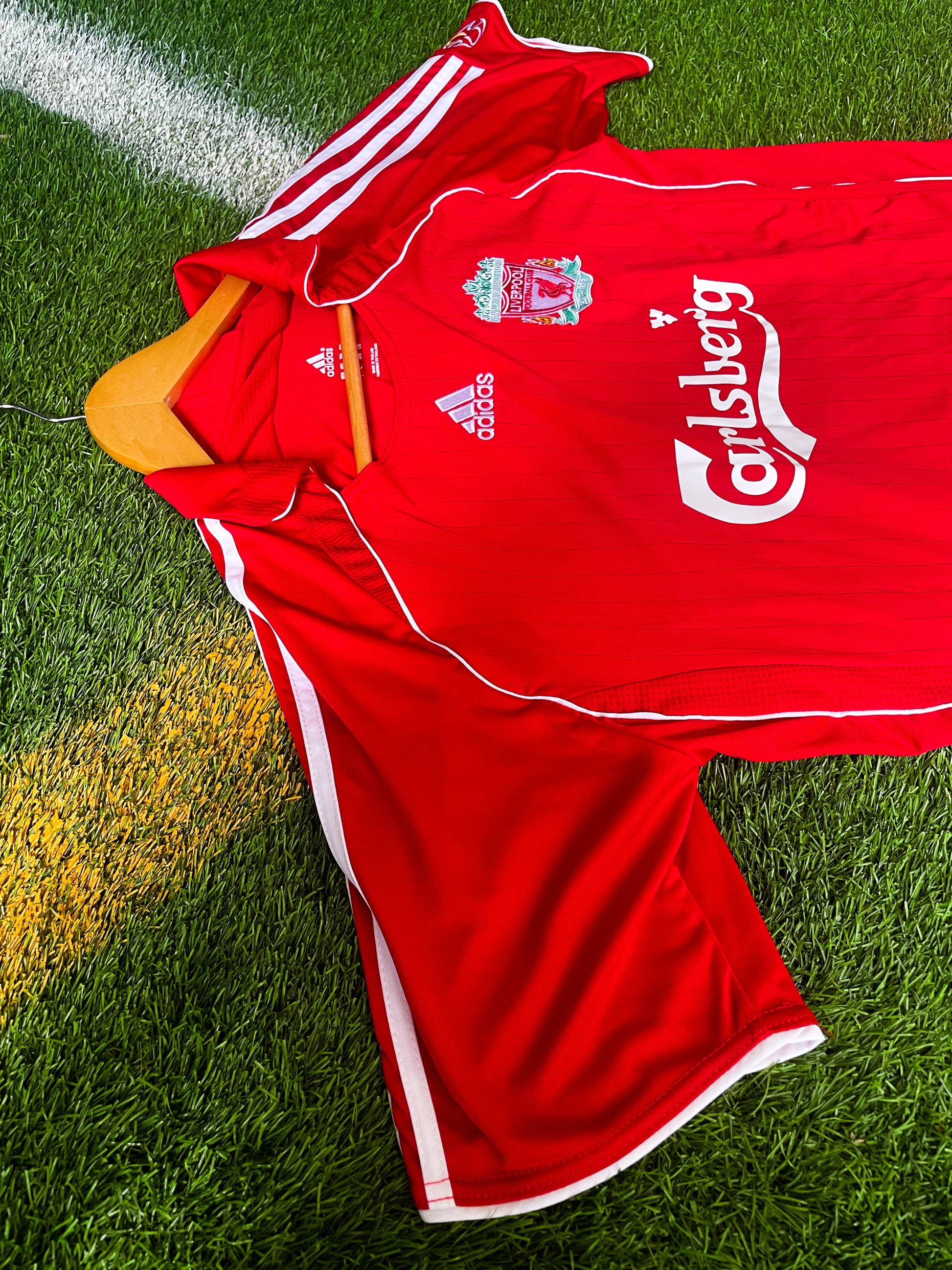 Side angle showing stitching and fit of the vintage design

