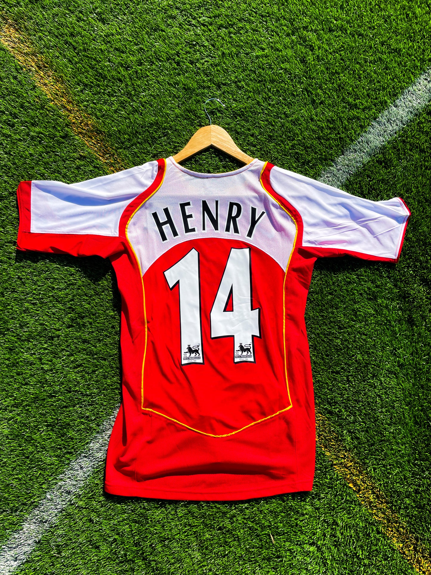 Arsenal 2004/2005 Home Henry 14 - Iconic Retro Soccer Jersey - Five Of Cups Official