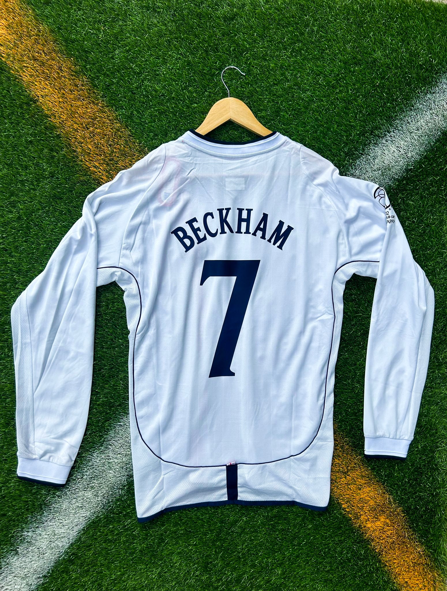 Back of the jersey featuring number 7 in classic font.

