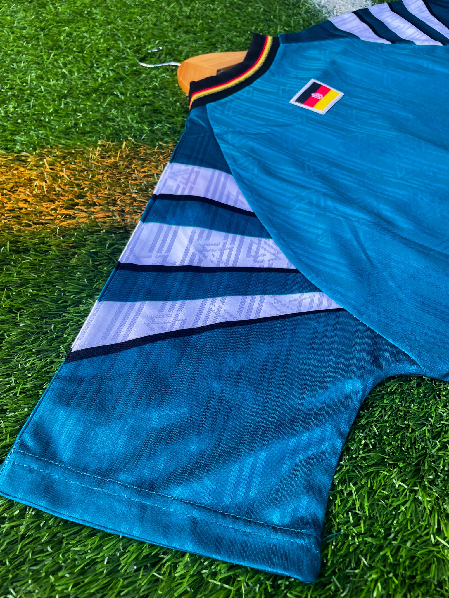 Back of the jersey with vintage fit and classic trim

