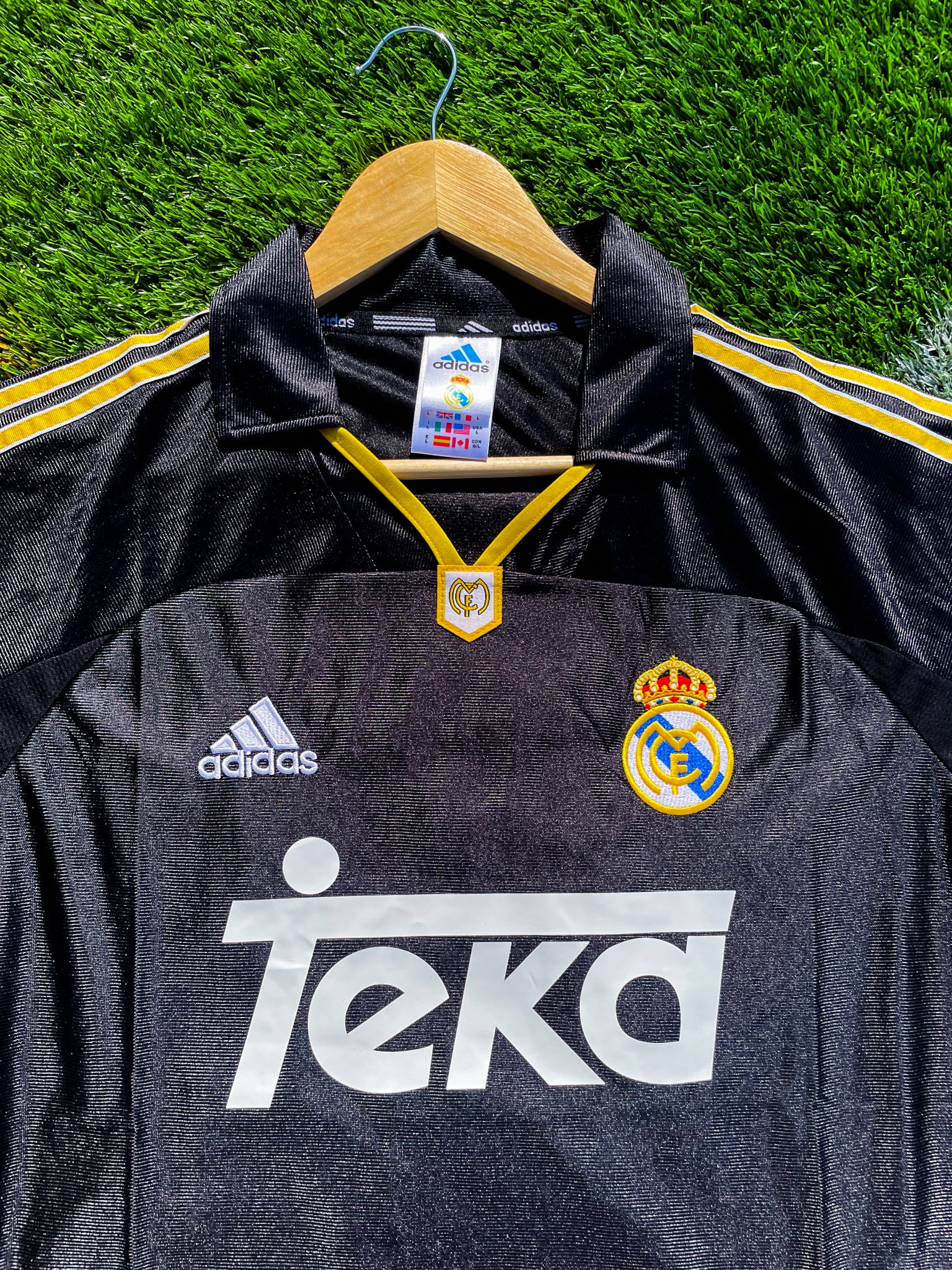 Real Madrid 1999–2000 Away Jersey- Raul 7 – Vintage Black Teka