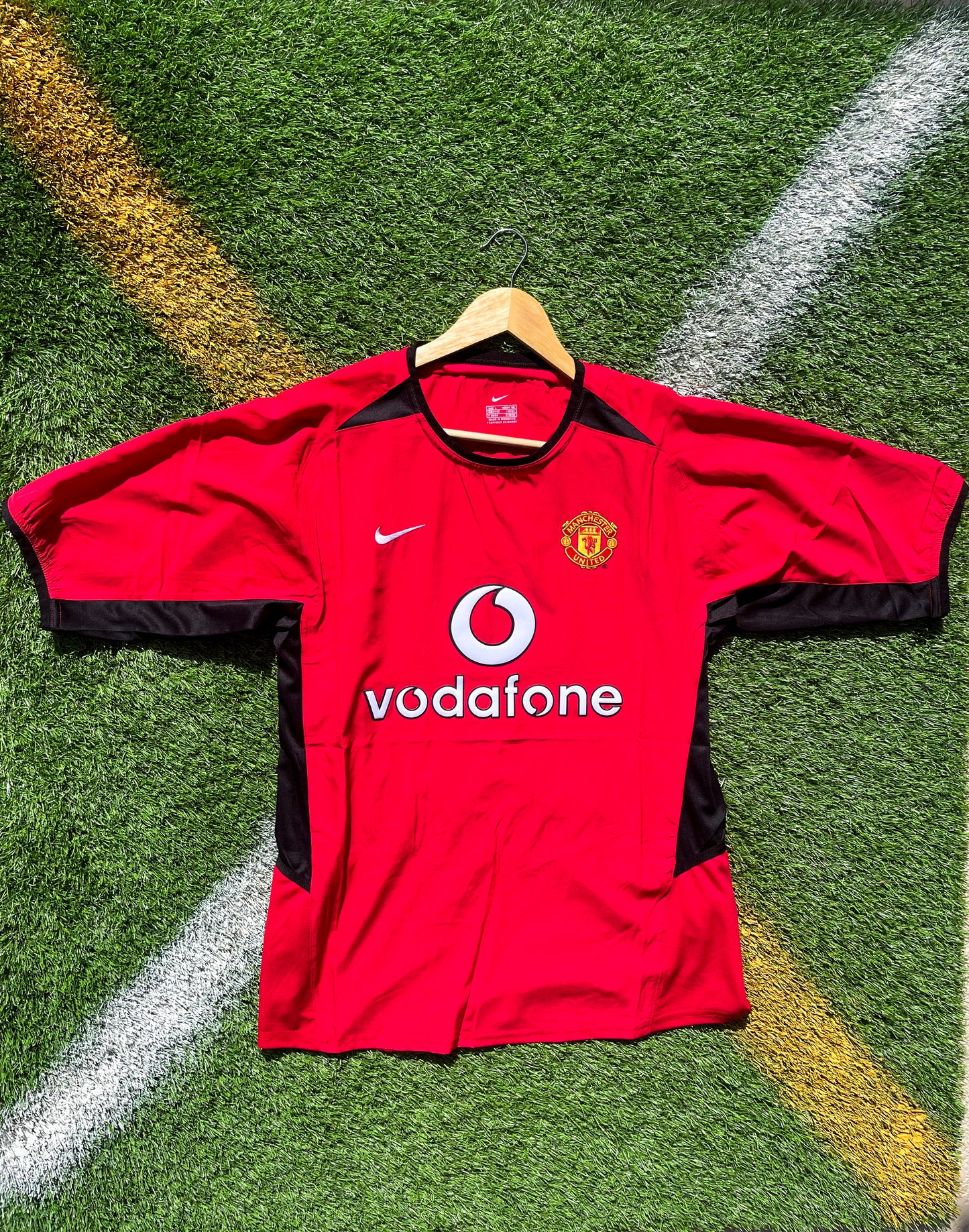 Front view of Manchester United 2002–2003 red home jersey with Vodafone sponsor

