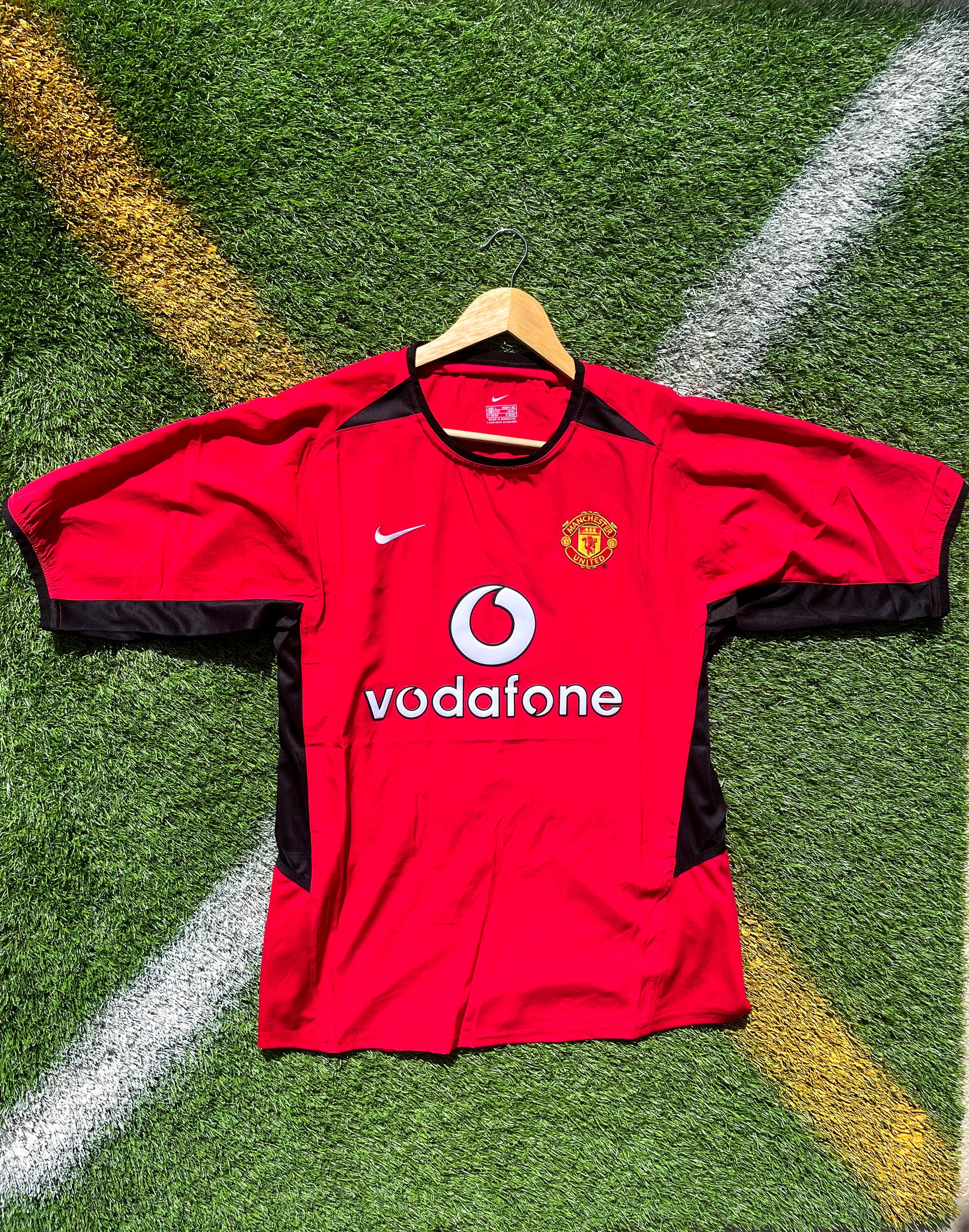 Front view of Manchester United 2002–2003 red home jersey with Vodafone sponsor


