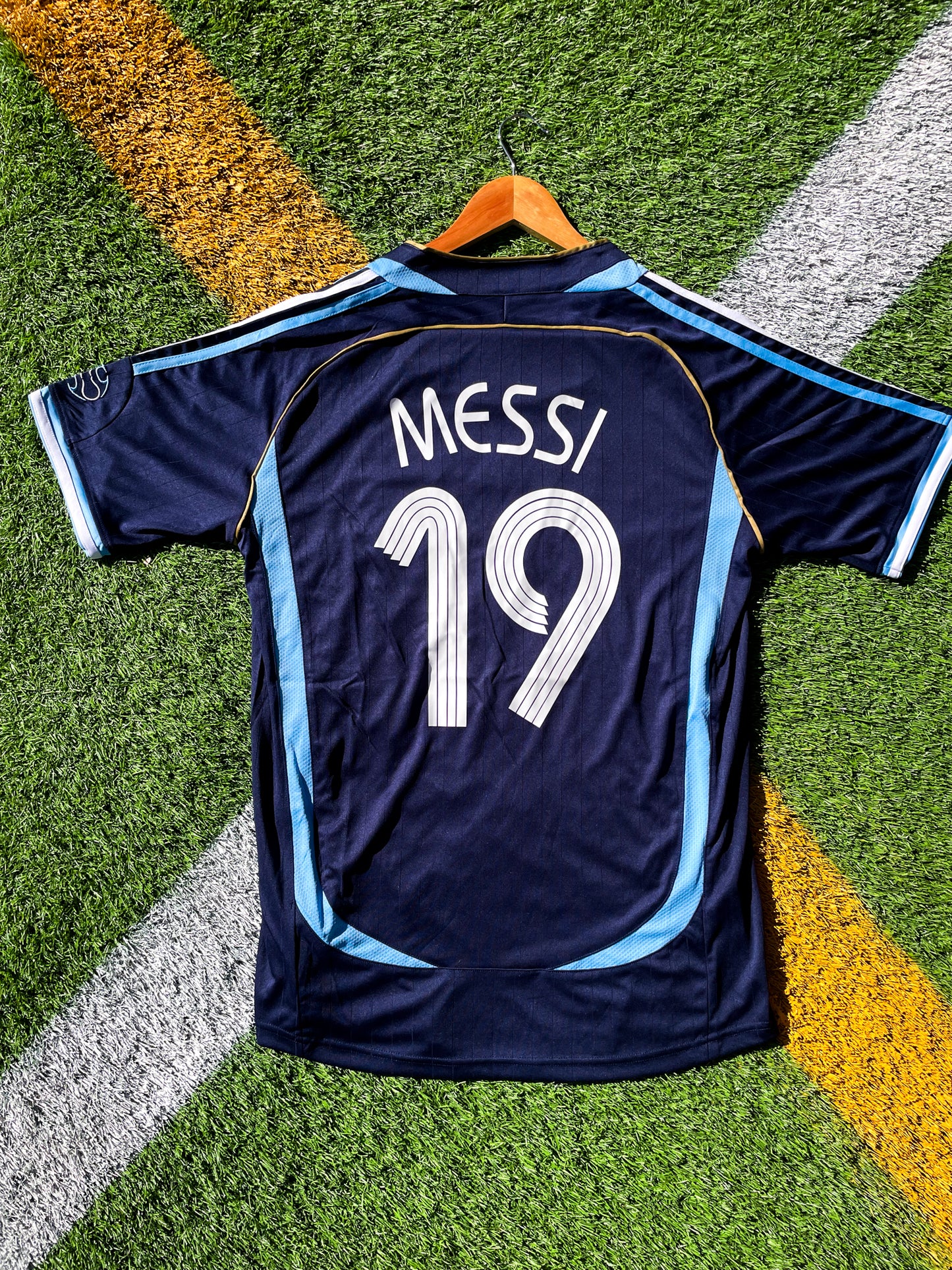 Back view showcasing Messi’s name and number 19 on the Argentina 2006 Away Jersey.