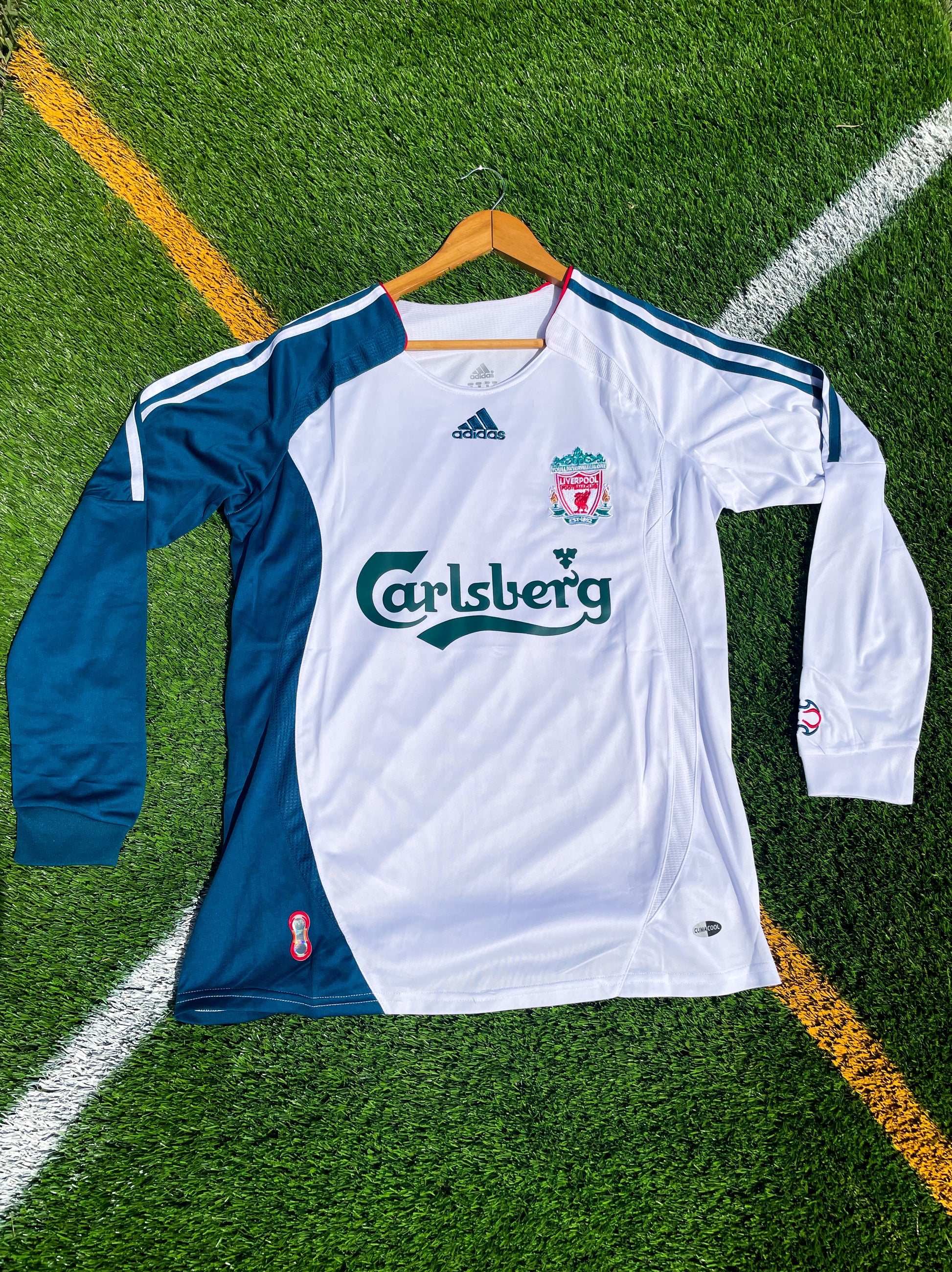 Front view of Liverpool 2006–2007 Third Jersey in white with Adidas logo

