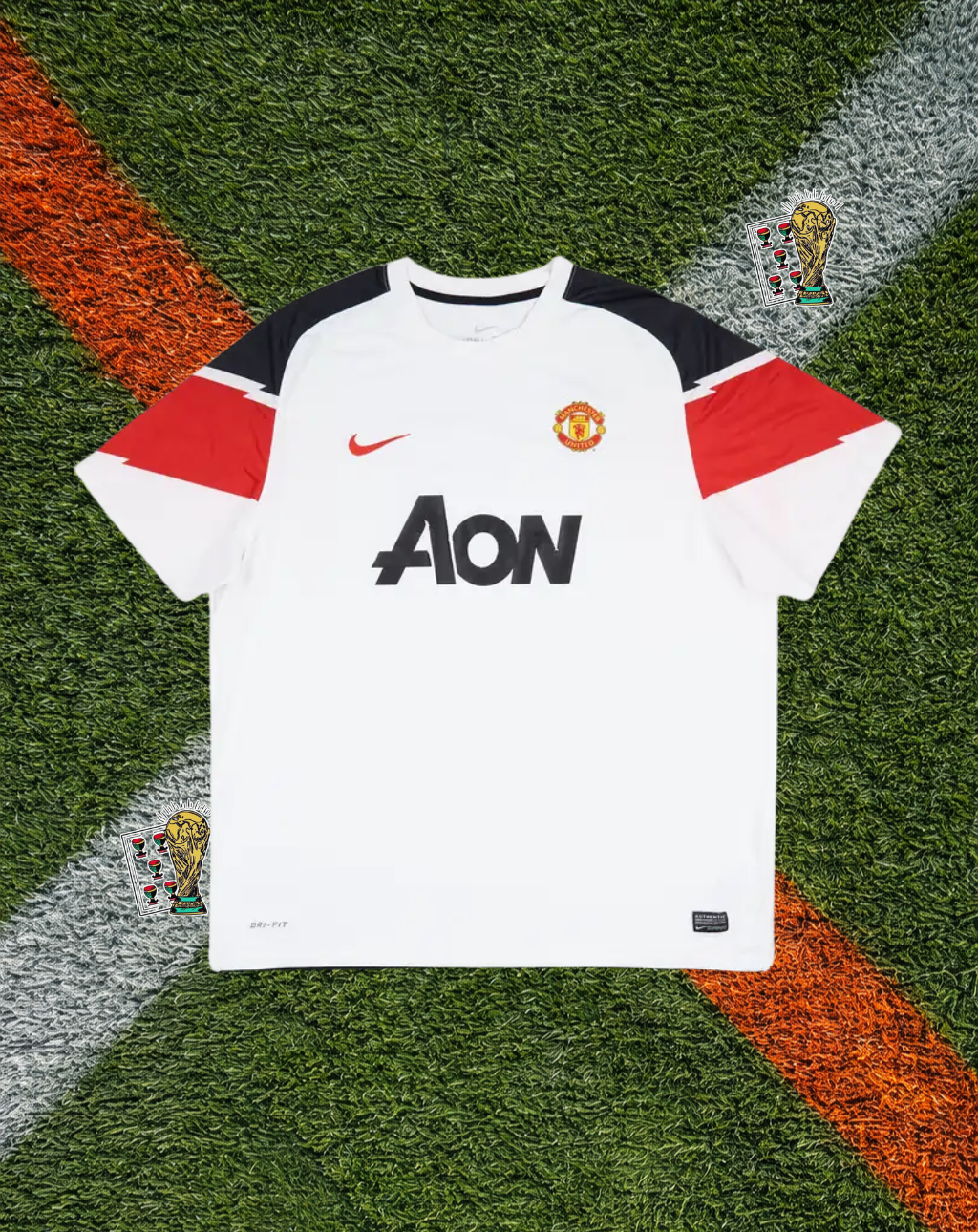 Manchester United 2010–12 Away Berbatov #9 – Nike White Retro Football Shirt AON Vintage