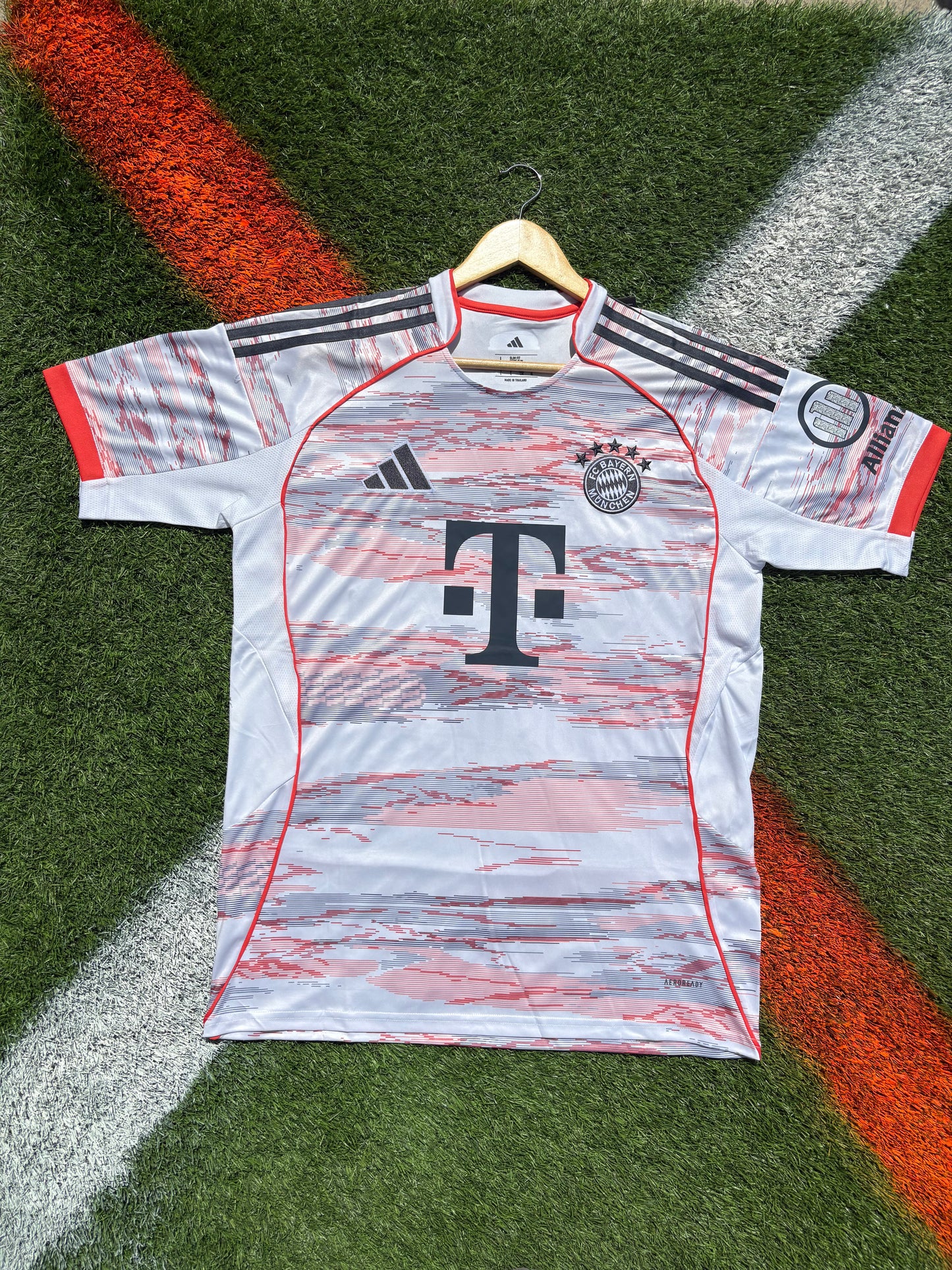 Bayern Munich 2025/2026 Away Jersey – Jamal Musiala 42-Classic White Bavarian Kit