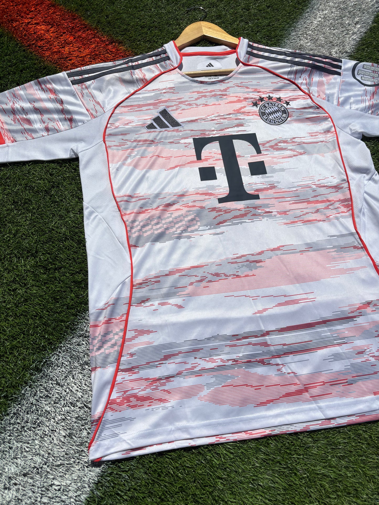 Bayern Munich 2025/2026 Away Jersey – Jamal Musiala 42-Classic White Bavarian Kit