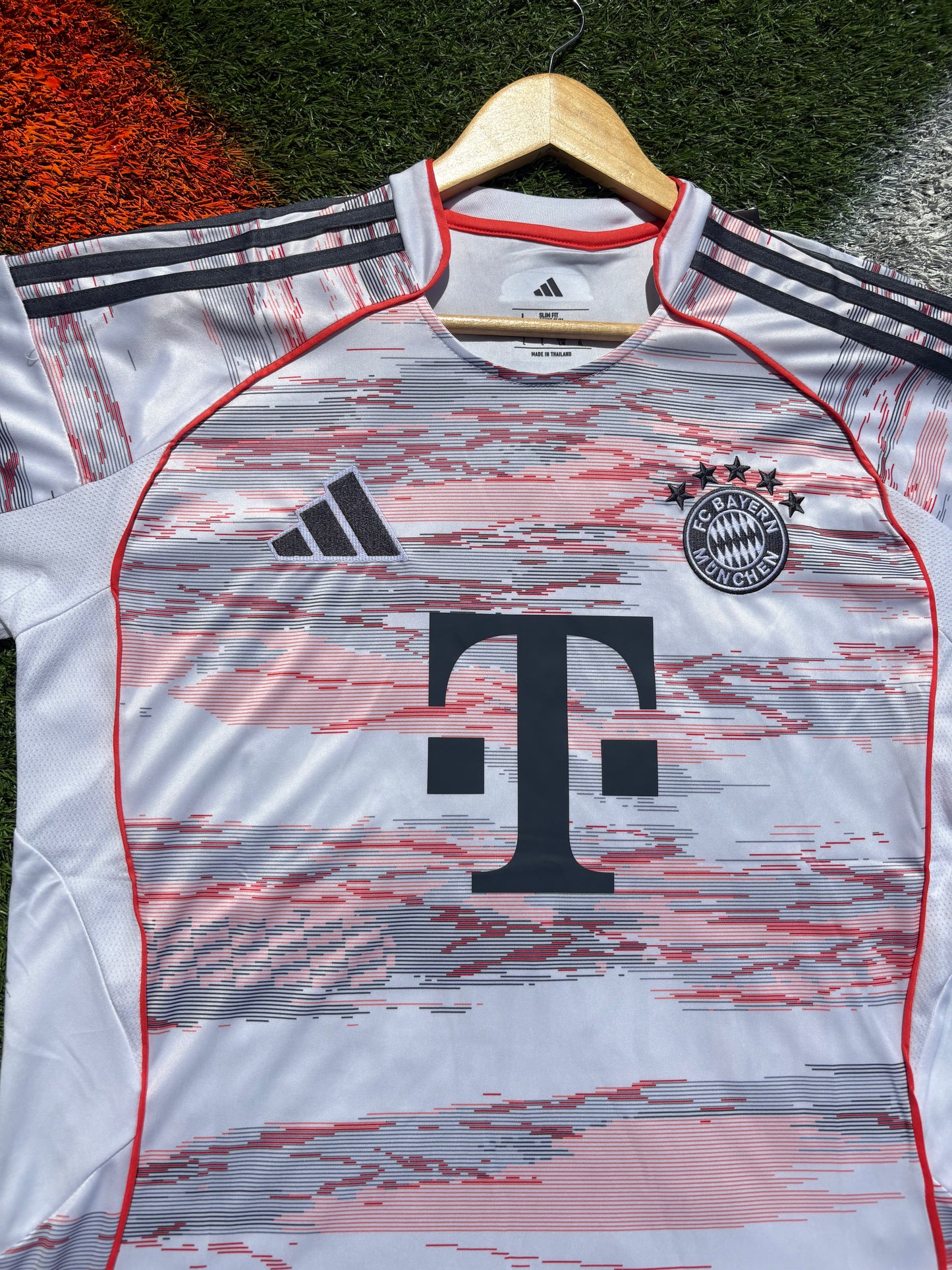 Bayern Munich 2025/2026 Away Jersey – Jamal Musiala 42-Classic White Bavarian Kit