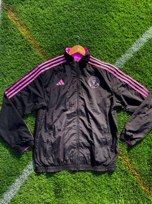 Front view of Inter Miami 2024/2025 Windbreaker in pink side out

