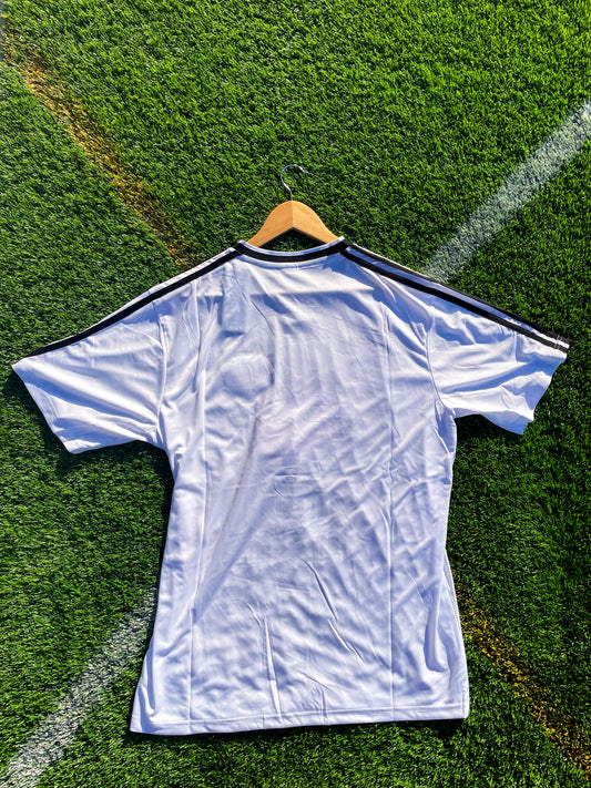 Back view of the vintage Colo-Colo jersey

