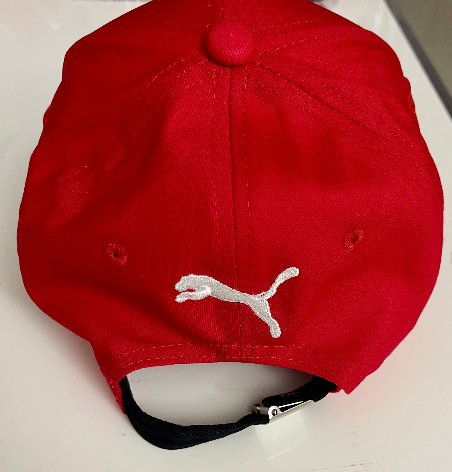 Ferrari Formula 1 Classic Red Hat – Timeless Prancing Horse Racing Cap