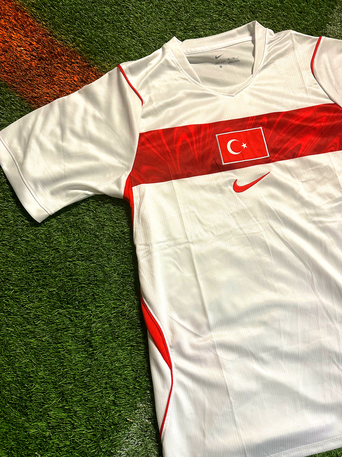 Turkey 2026 Away Jersey – "White Crescent" World Cup Edition