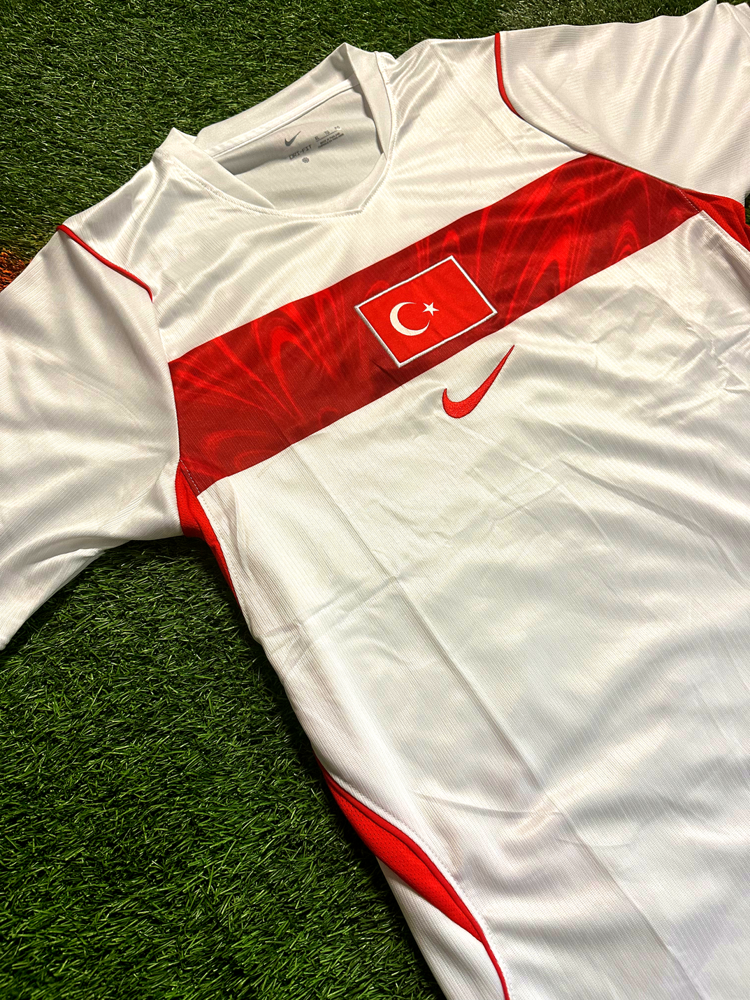 Turkey 2026 Away Jersey – "White Crescent" World Cup Edition