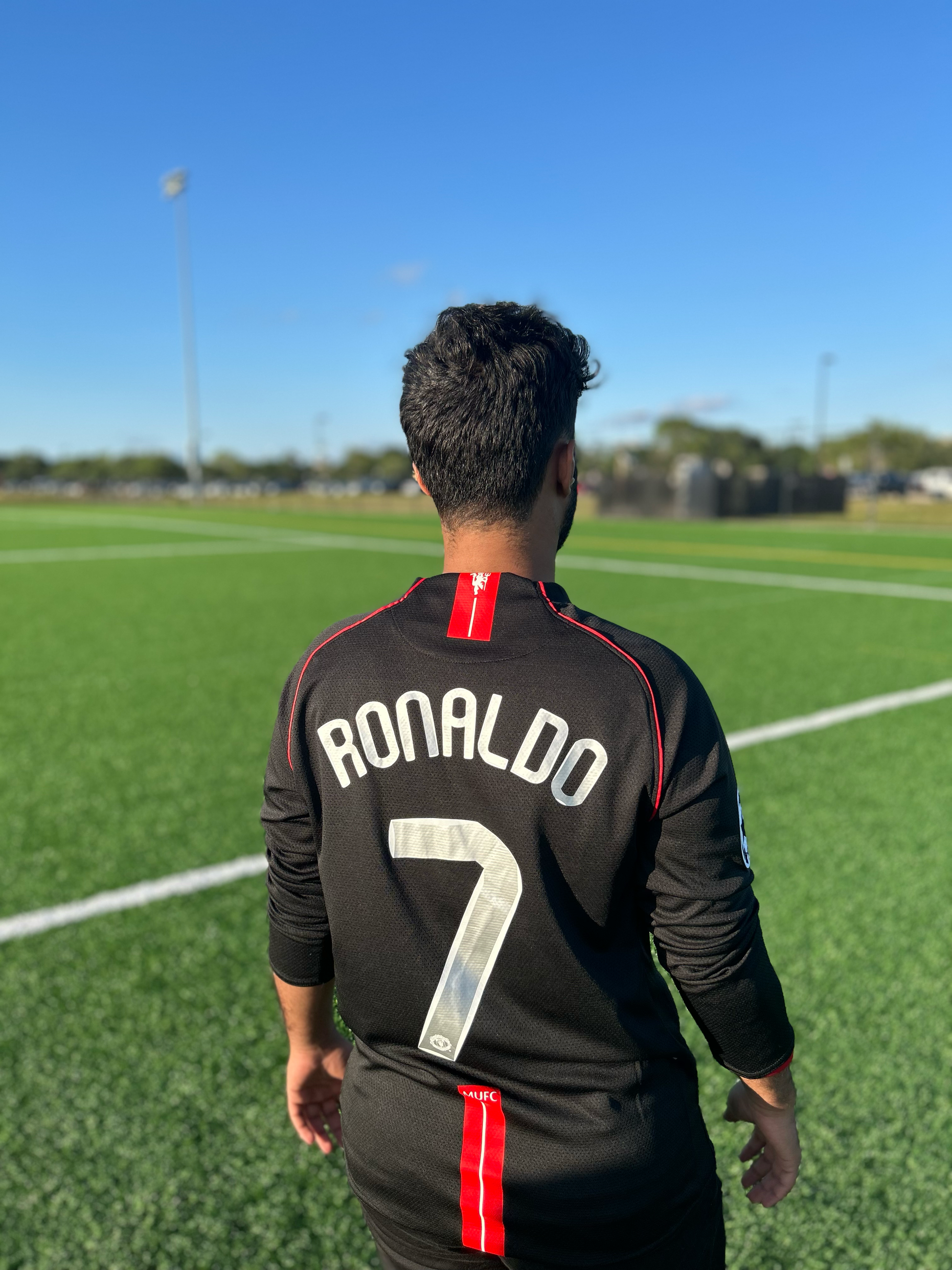 Streetwear look styled with vintage black Ronaldo away jersey

