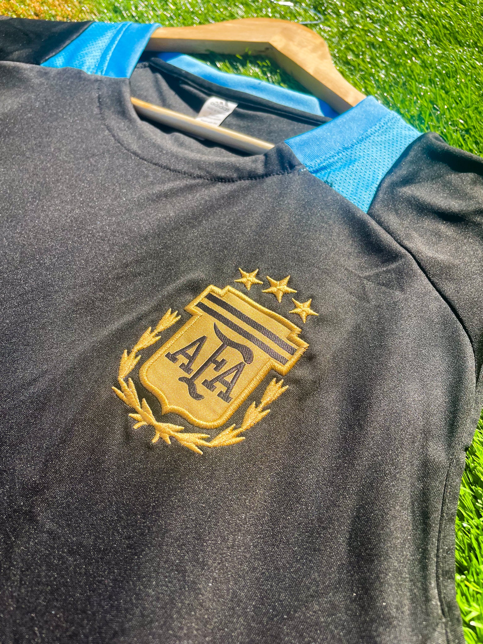 Argentina 2024–2025 Black Sleeveless Training Vest – Sleek AFA Training Gear - Five Of Cups Official