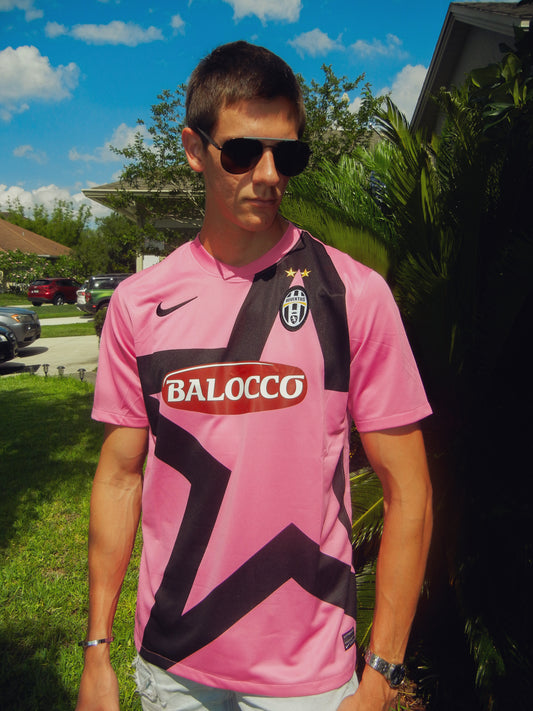 Styled look with the 2012 juventus away jersey paired with casual streetwear.

